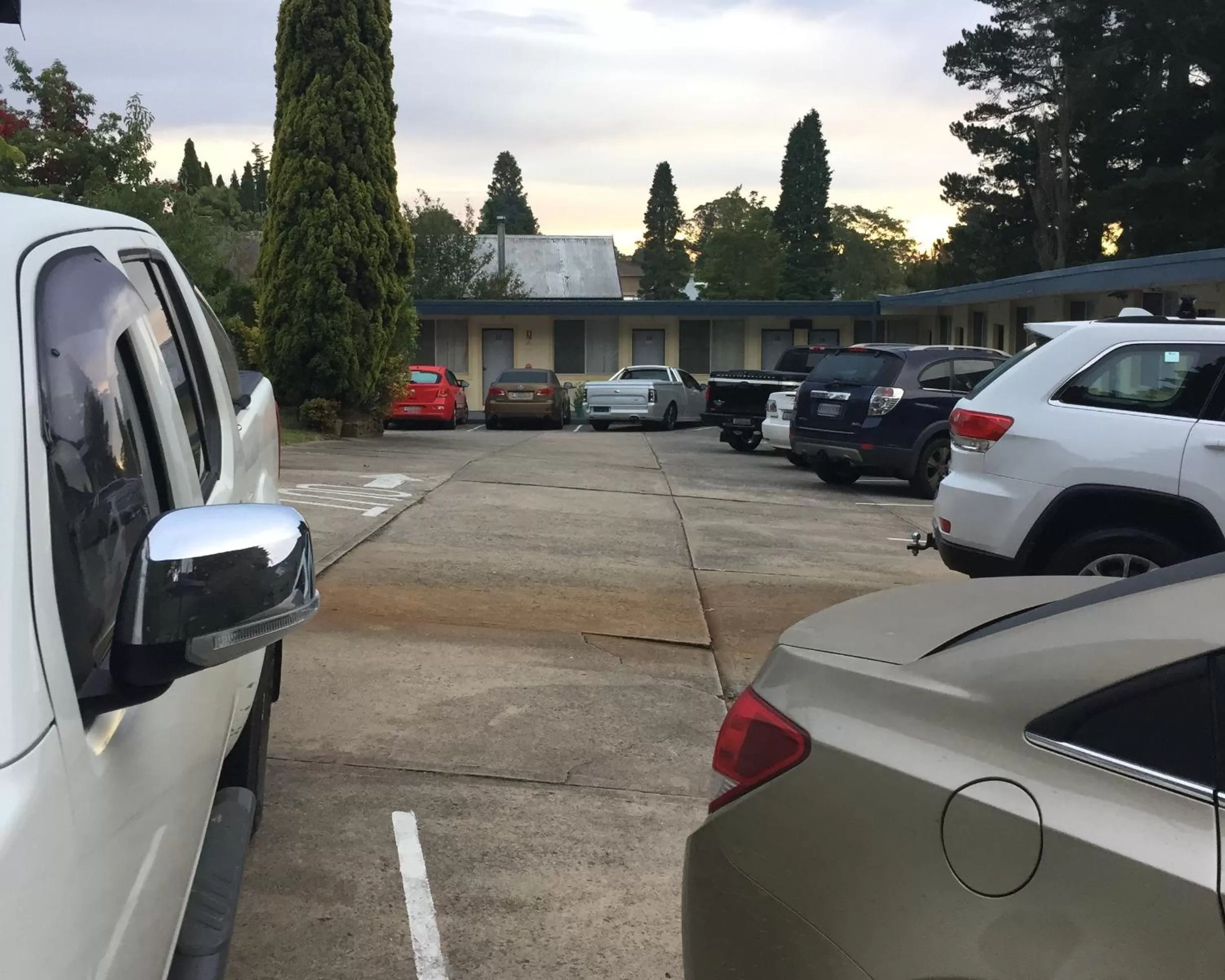 Facade/entrance in High Mountains Motor Inn