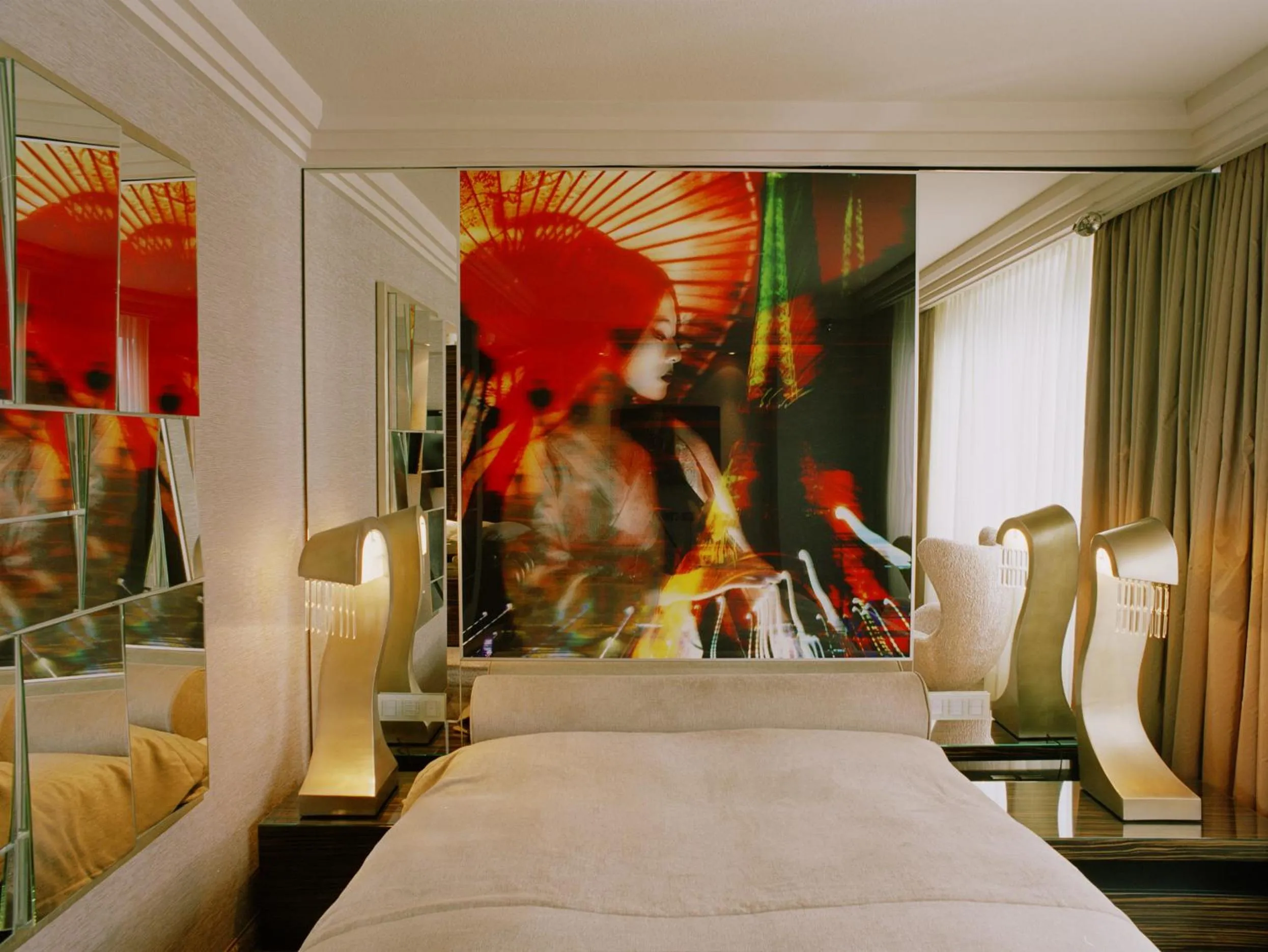 Photo of the whole room, Bed in Savoy Hotel