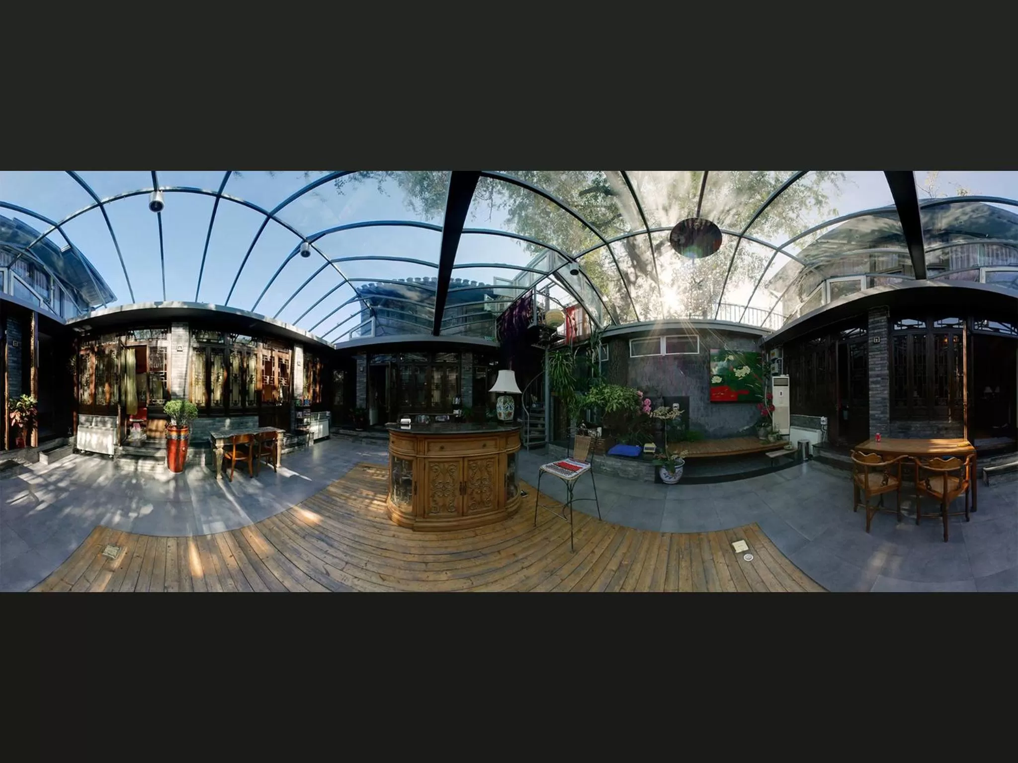 Lounge or bar, Patio/Outdoor Area in Kelly‘s Courtyard Hotel