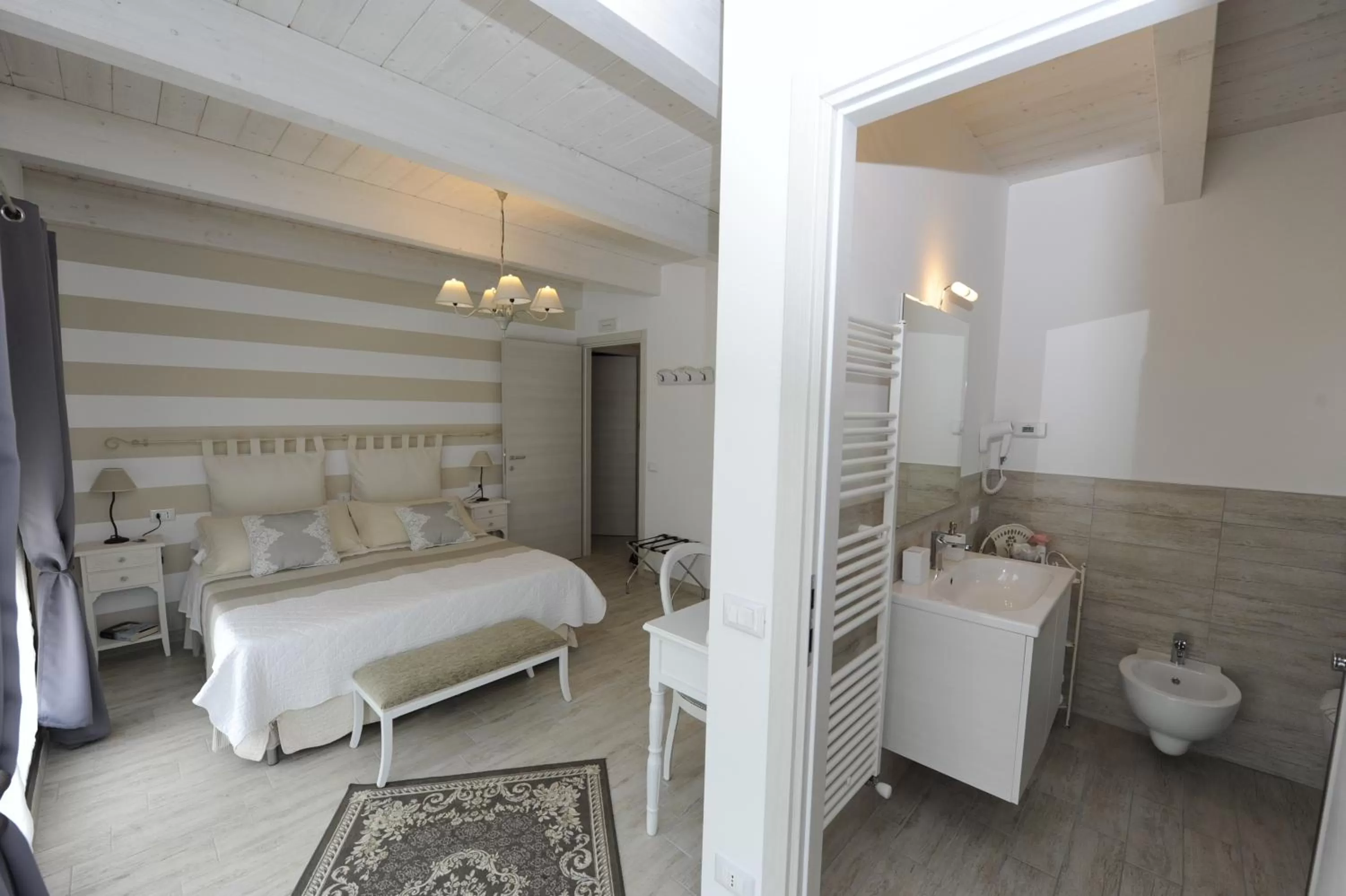 Photo of the whole room in Corte Caselle