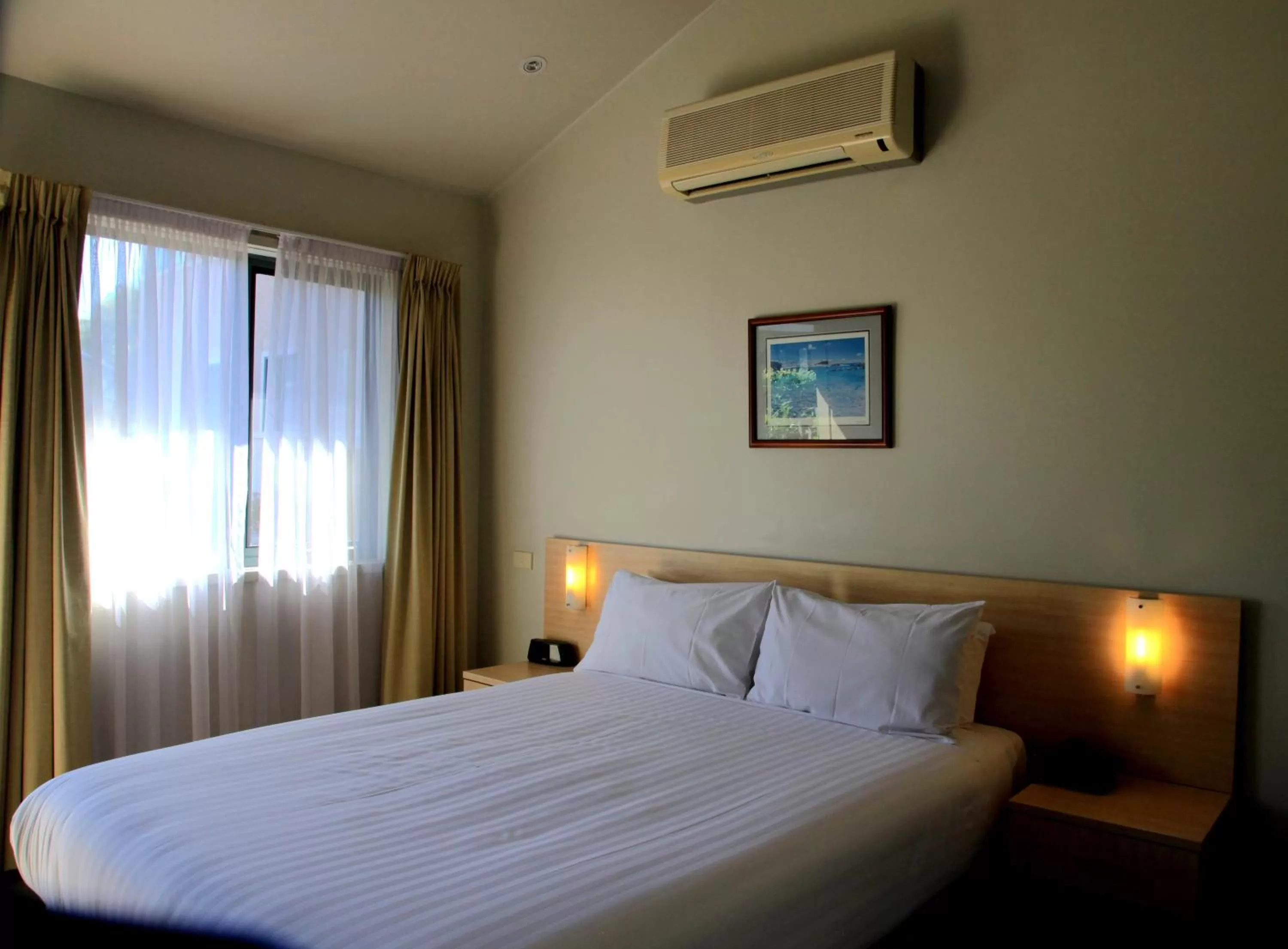 Living room, Bed in Travellers Motor Village