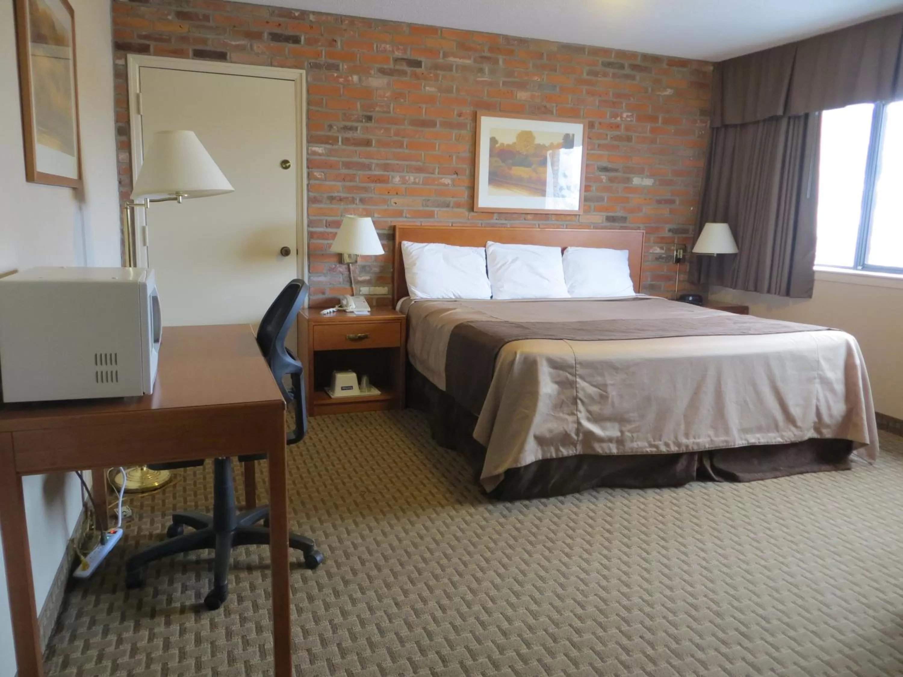 Photo of the whole room, Bed in Travelodge by Wyndham Thunder Bay ON