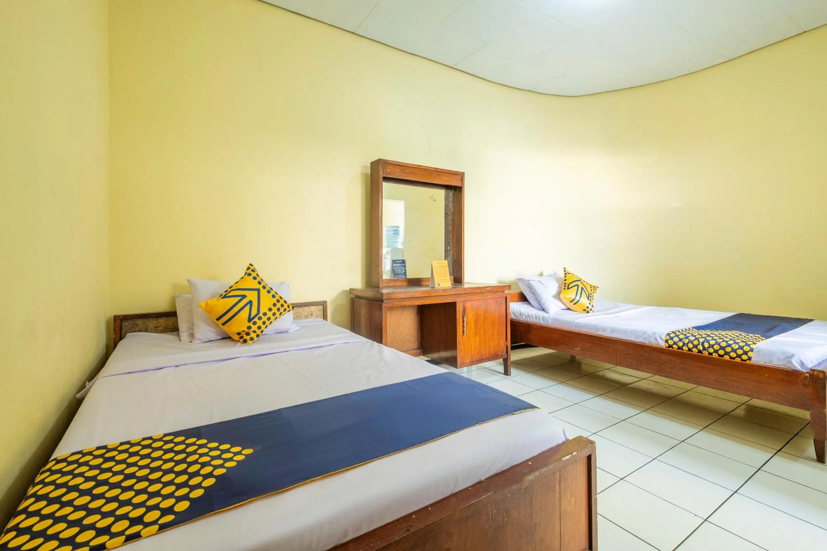 Bedroom, Bed in SPOT ON 1970 Hotel Priangan