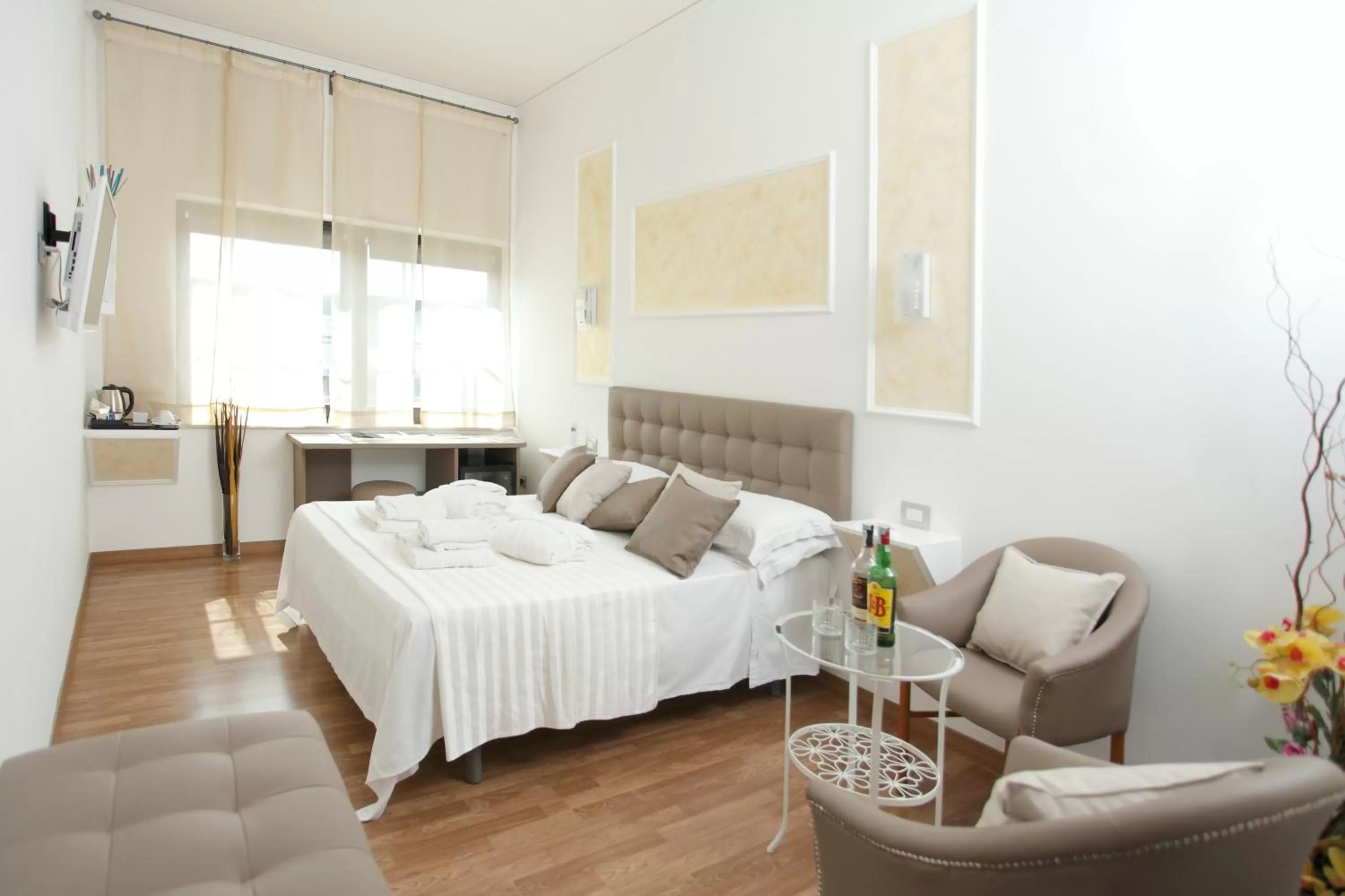 Bedroom, Bed in Millennium Gold Hotel