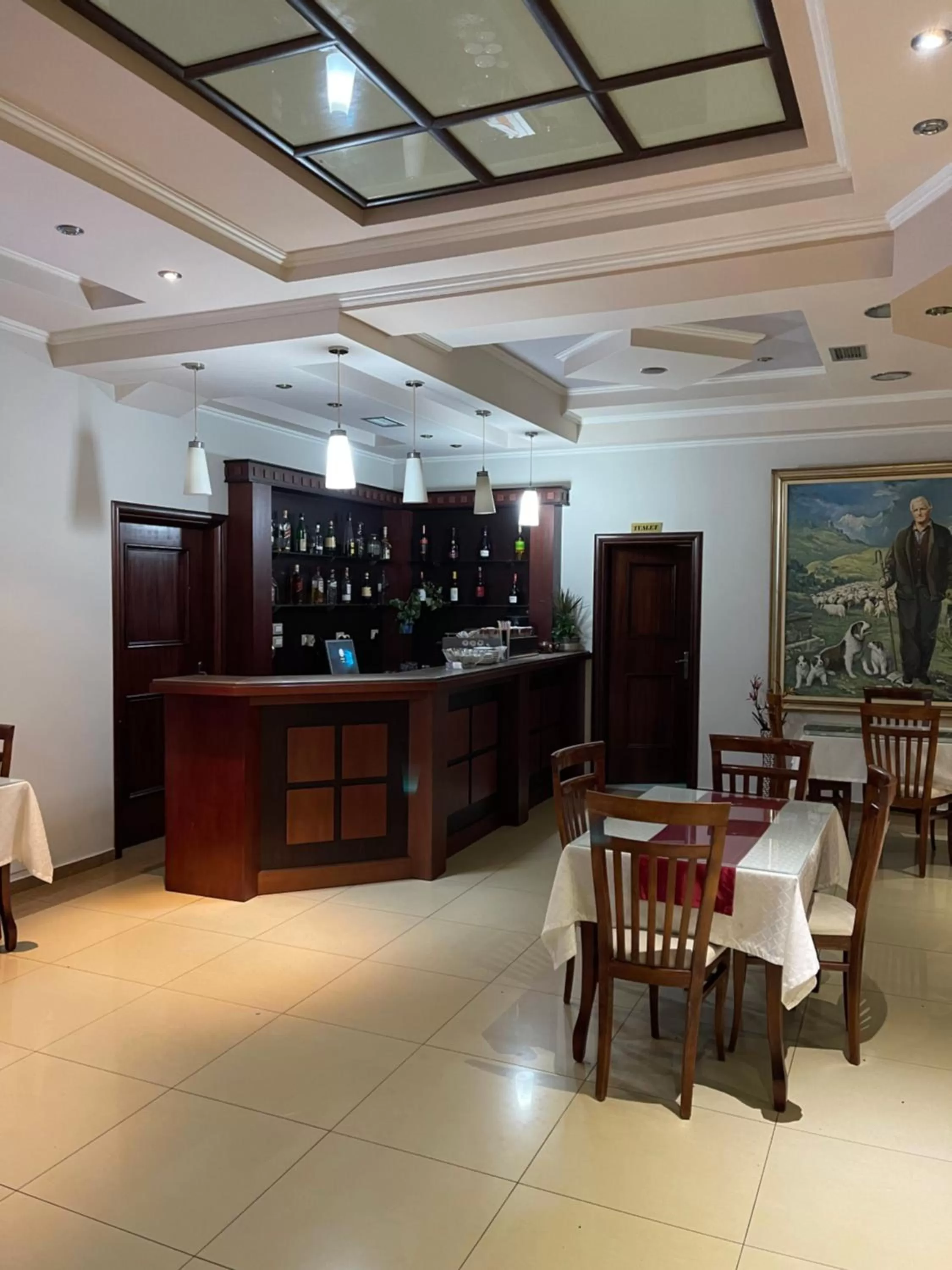 Restaurant/Places to Eat in Hotel Selfo