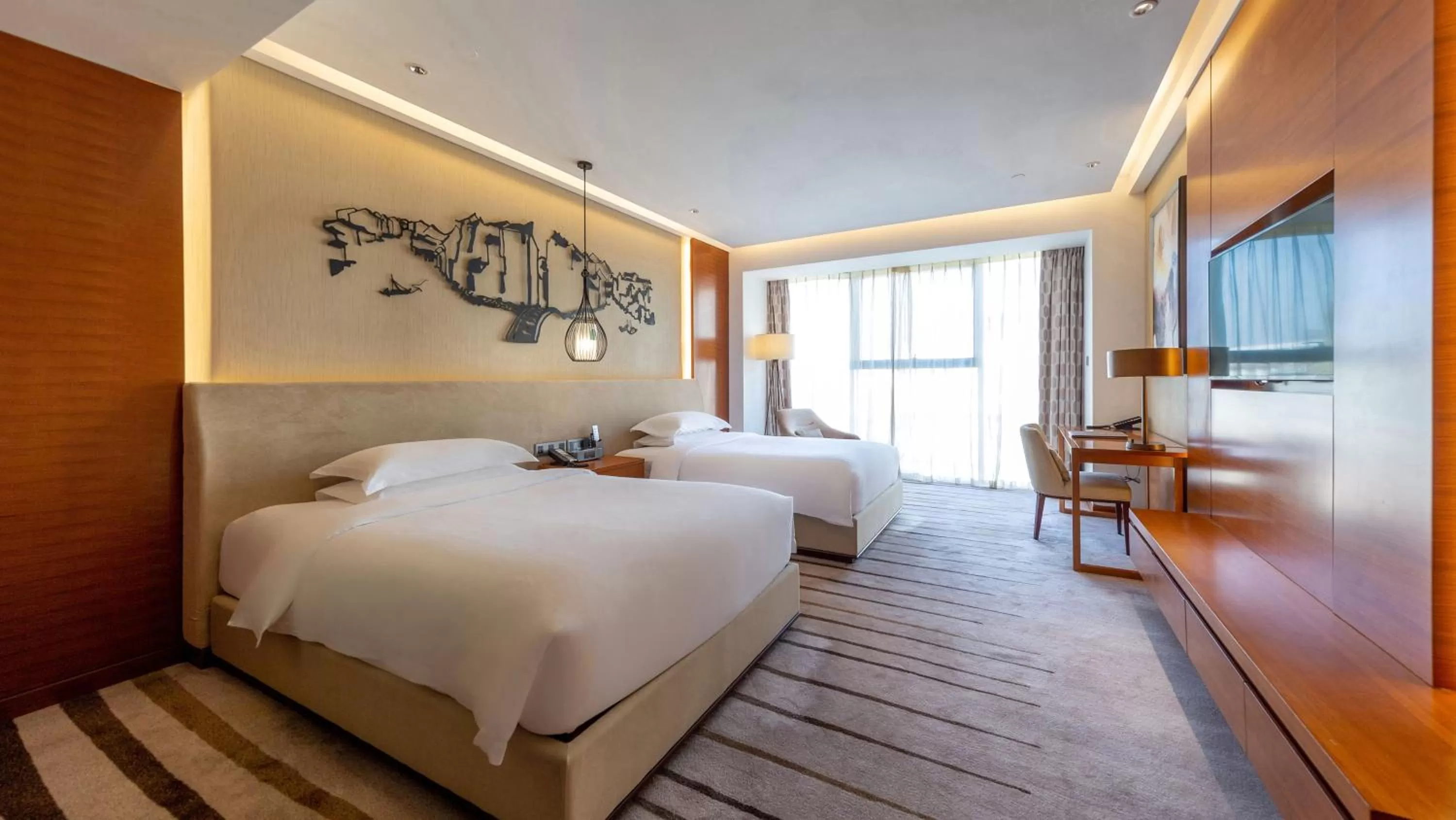 Photo of the whole room, Bed in Holiday Inn Nanjing Xuanwu Lake by IHG