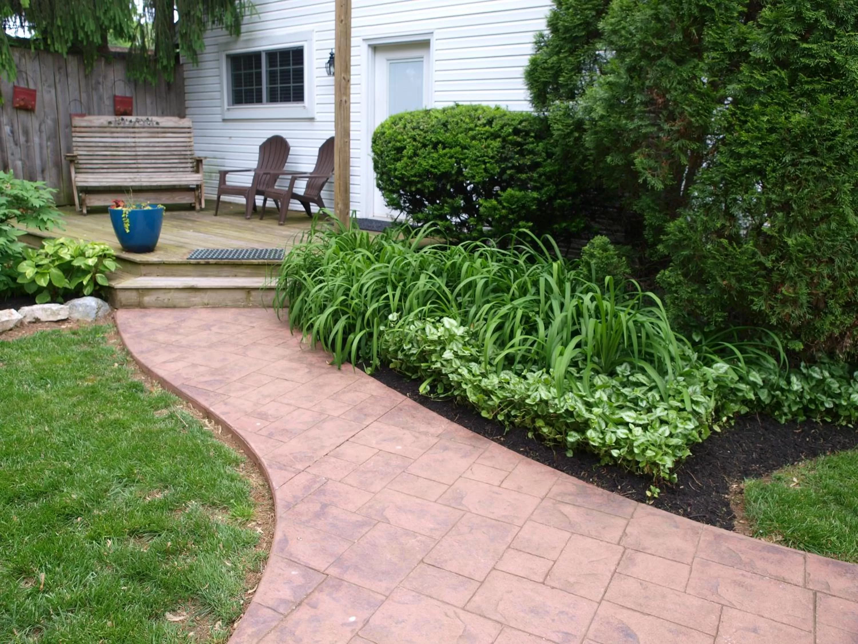 Patio in 1825 Inn Bed and Breakfast