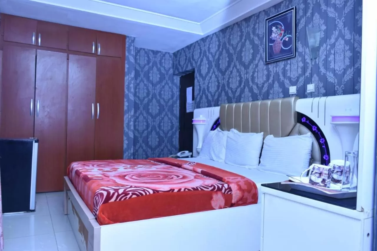 Bed in World Class Hotel & Apartments