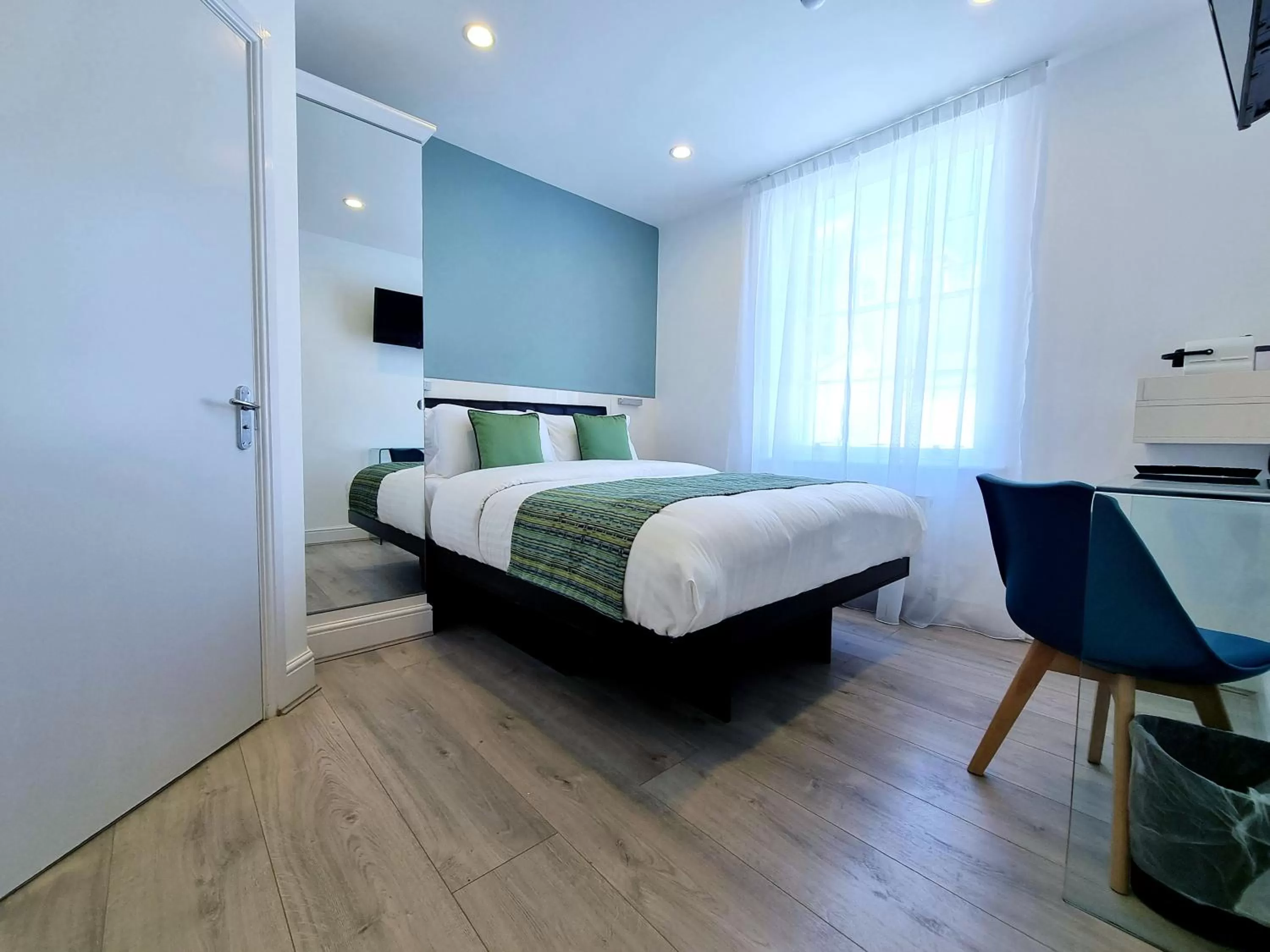 Bedroom, Bed in 146 Studios