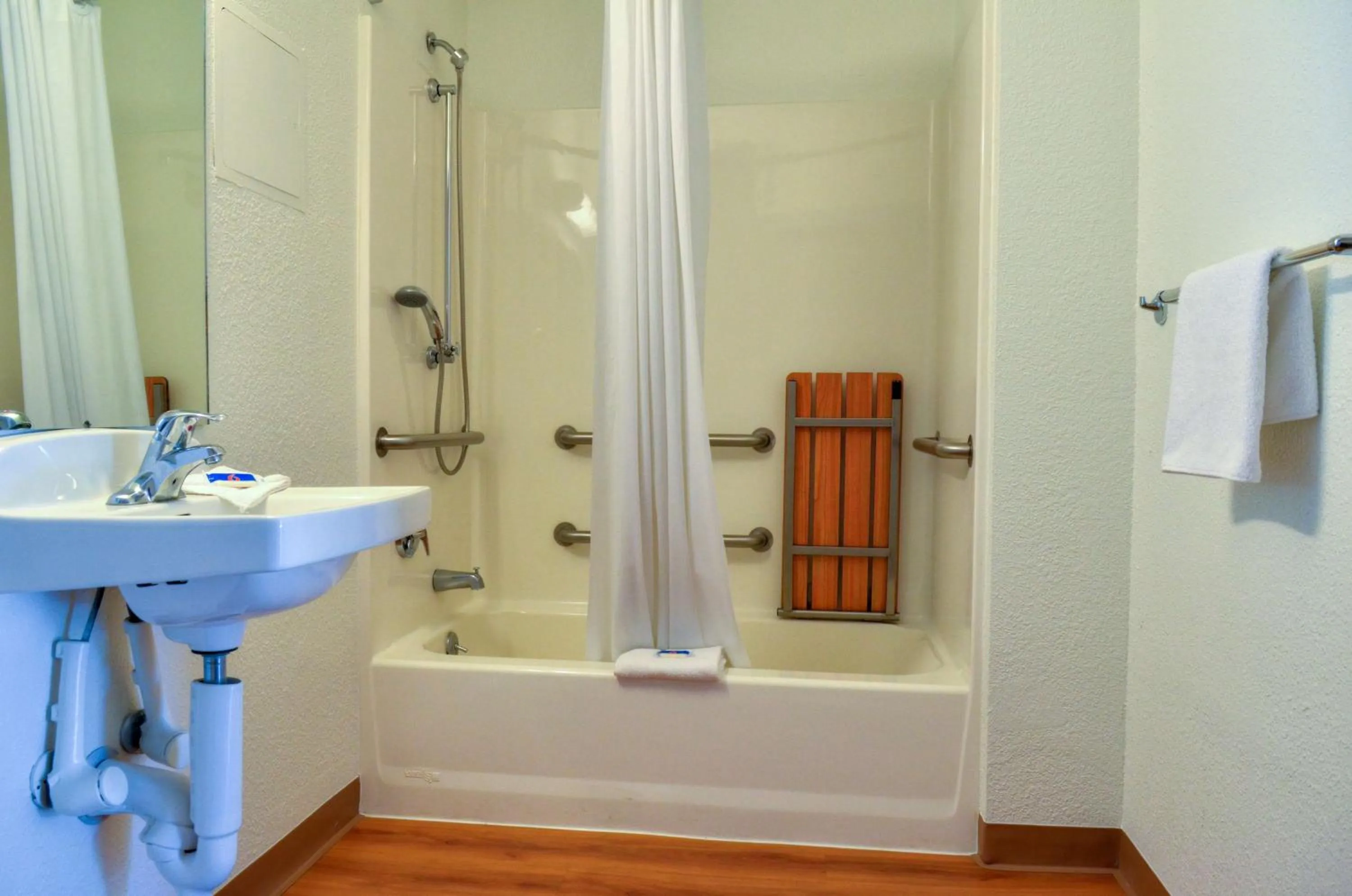 Bathroom in Motel 6-Santa Nella, CA - Los Banos - Interstate 5