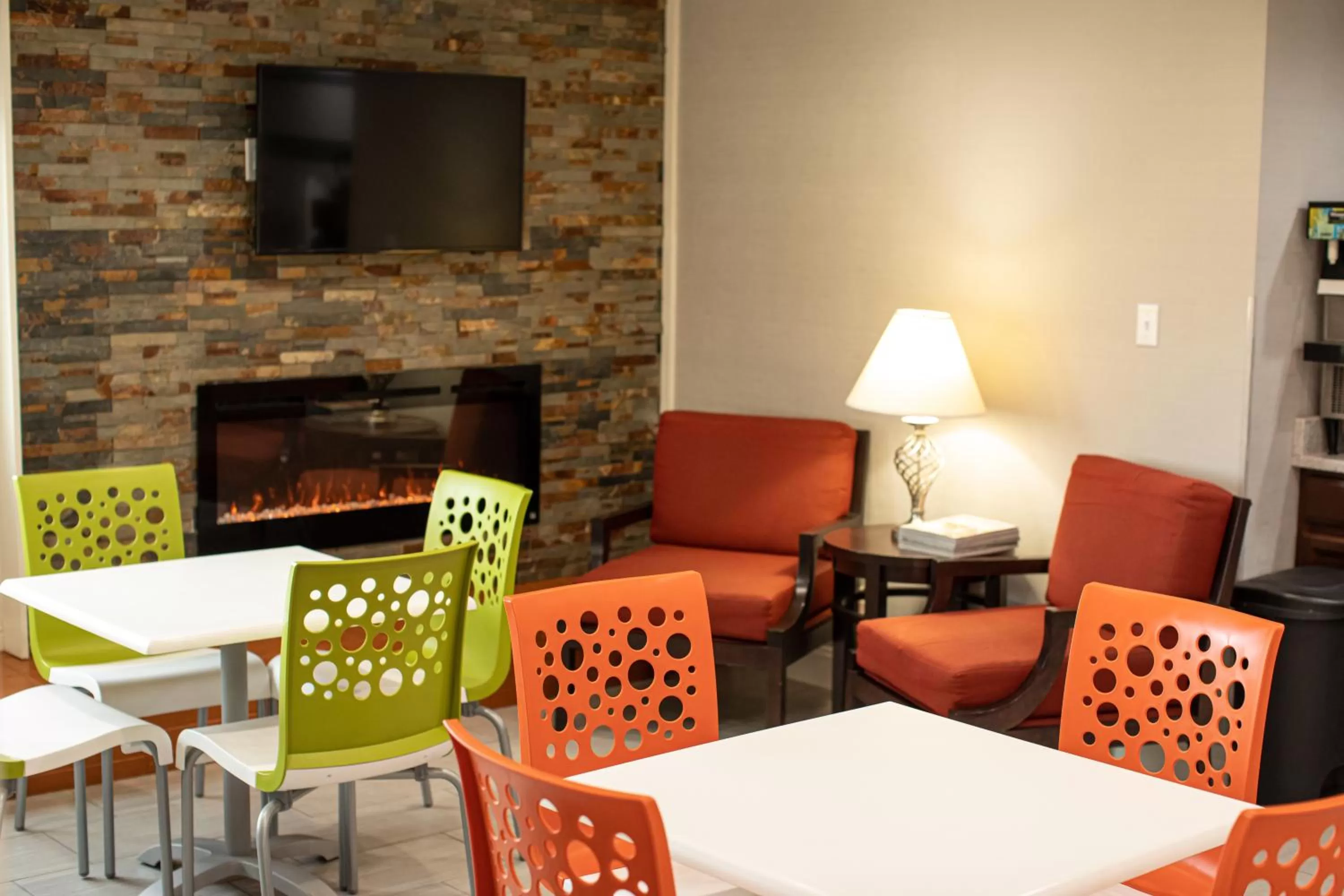 Seating area in Knights Inn Mount Airy