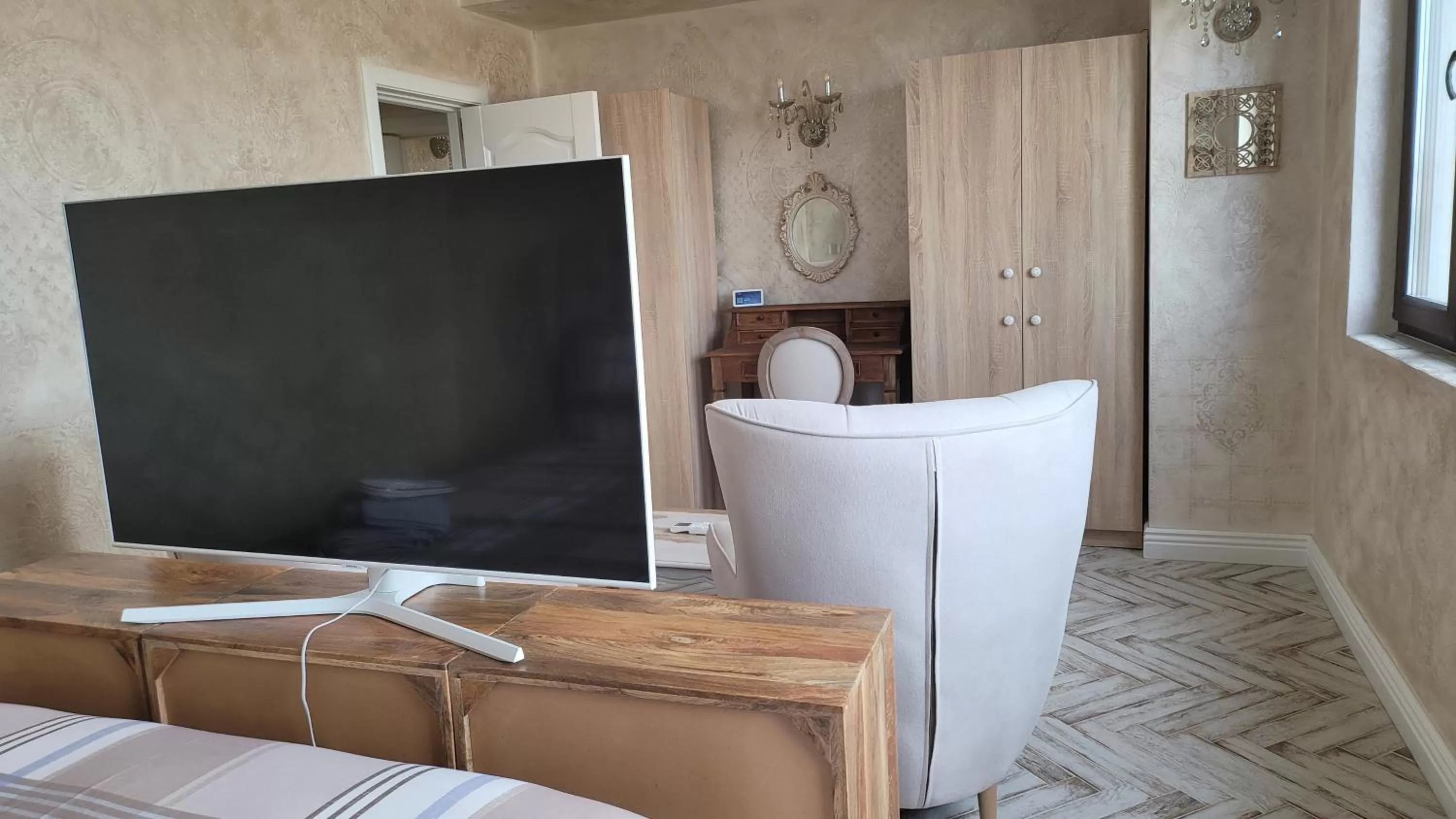TV and multimedia, Seating Area in Terrace Suites Iasi