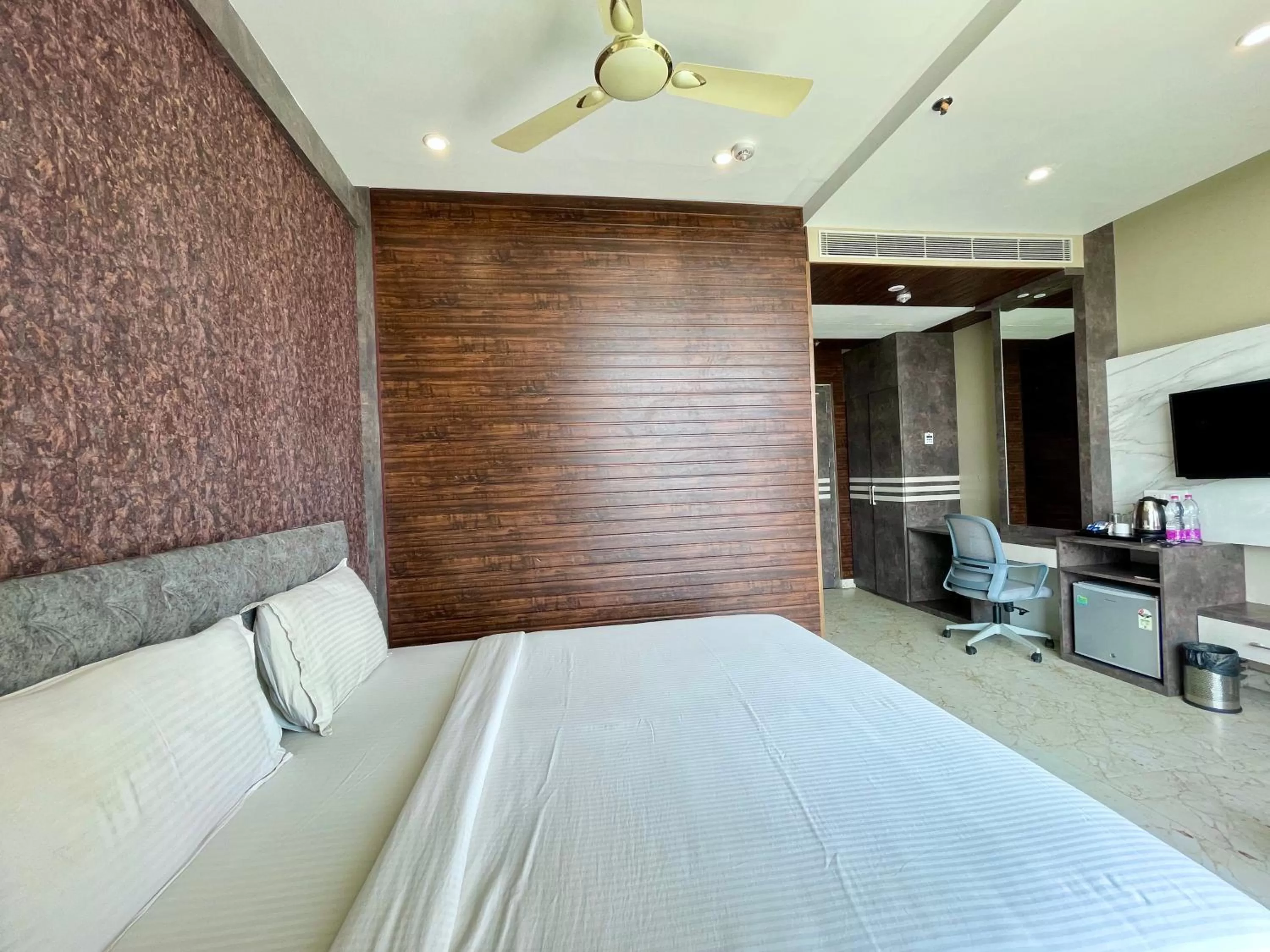 Bed in Hotel TBS sea view ! Puri