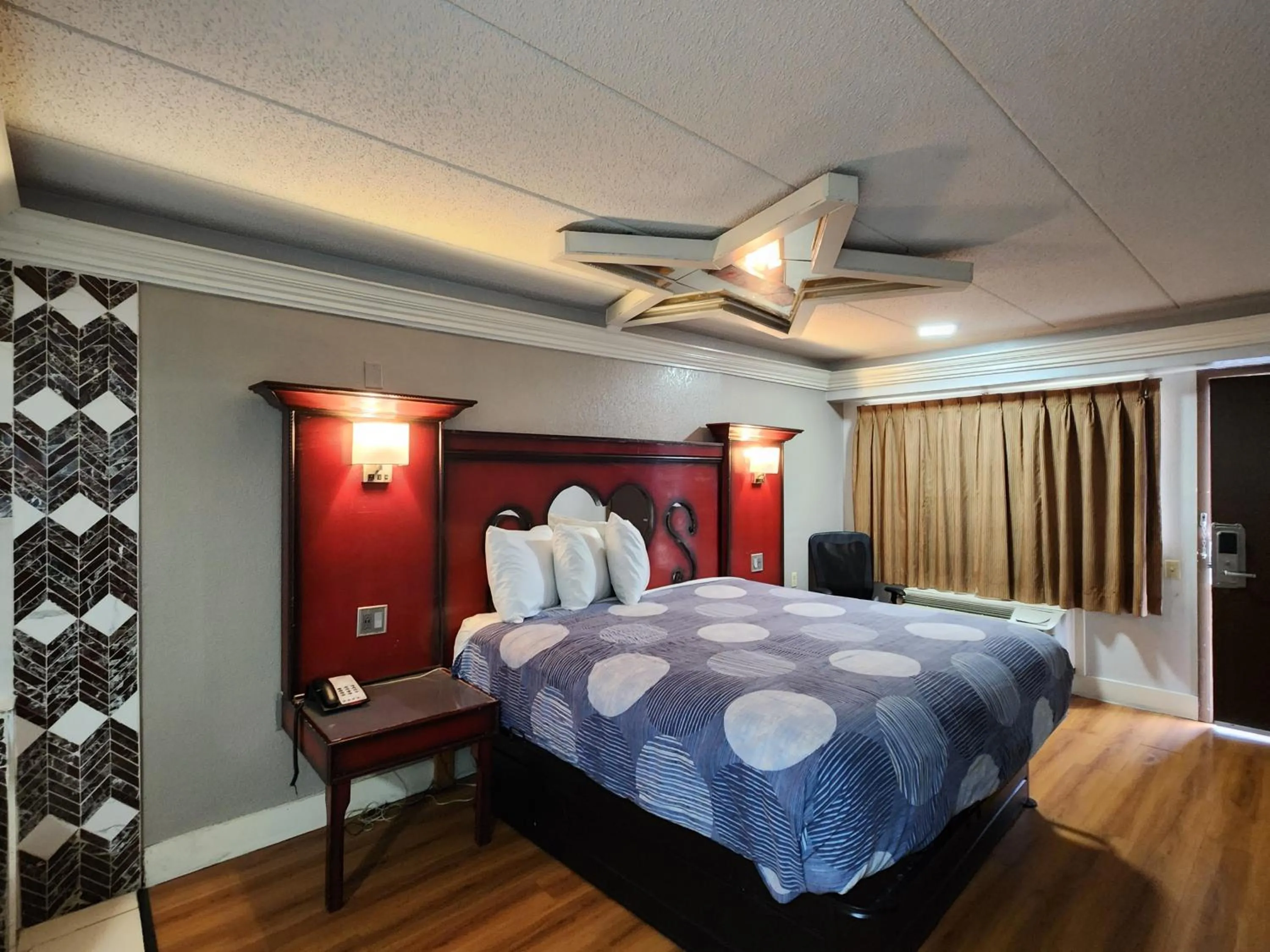 Bed in Americas Best Value Inn and Suites Little Rock