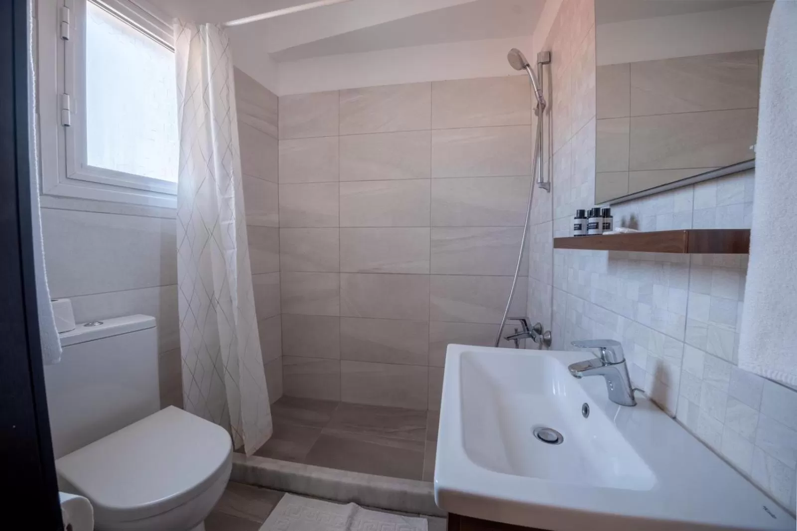 Kyrenia British Harbour Hotel