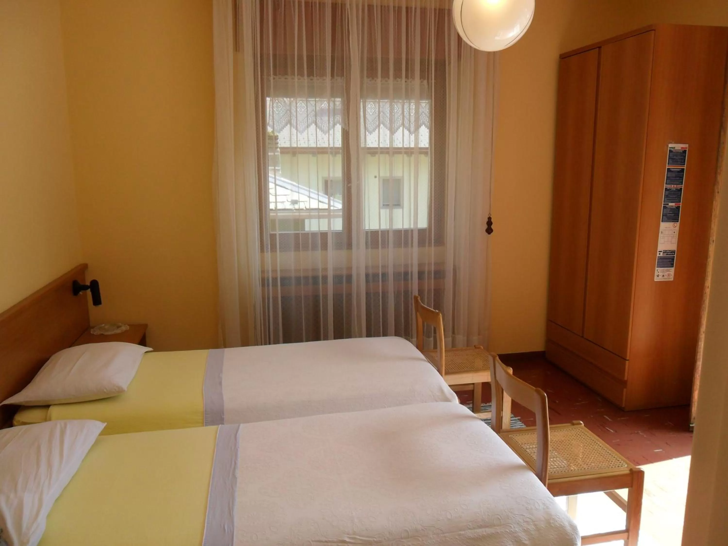 Bed in Albergo Motel Dosdè B&B