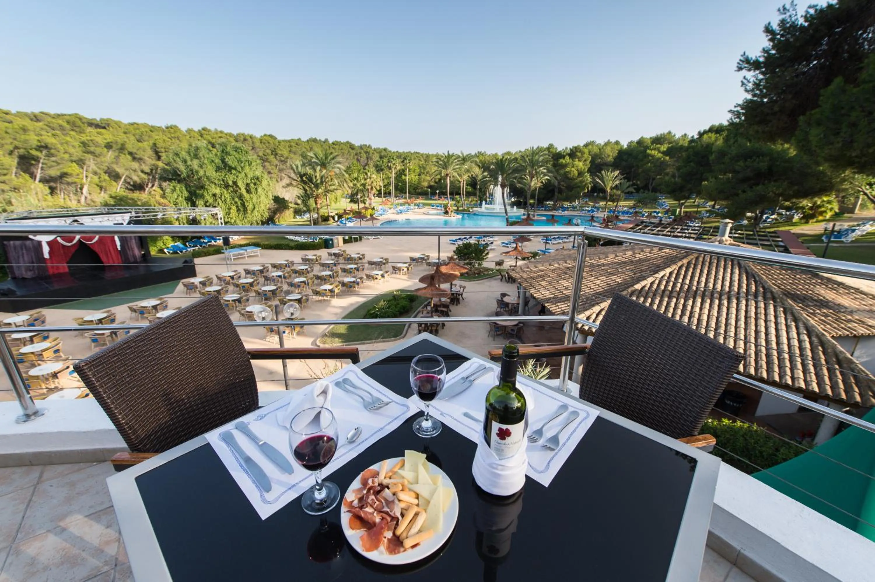 Restaurant/places to eat in Exagon Park