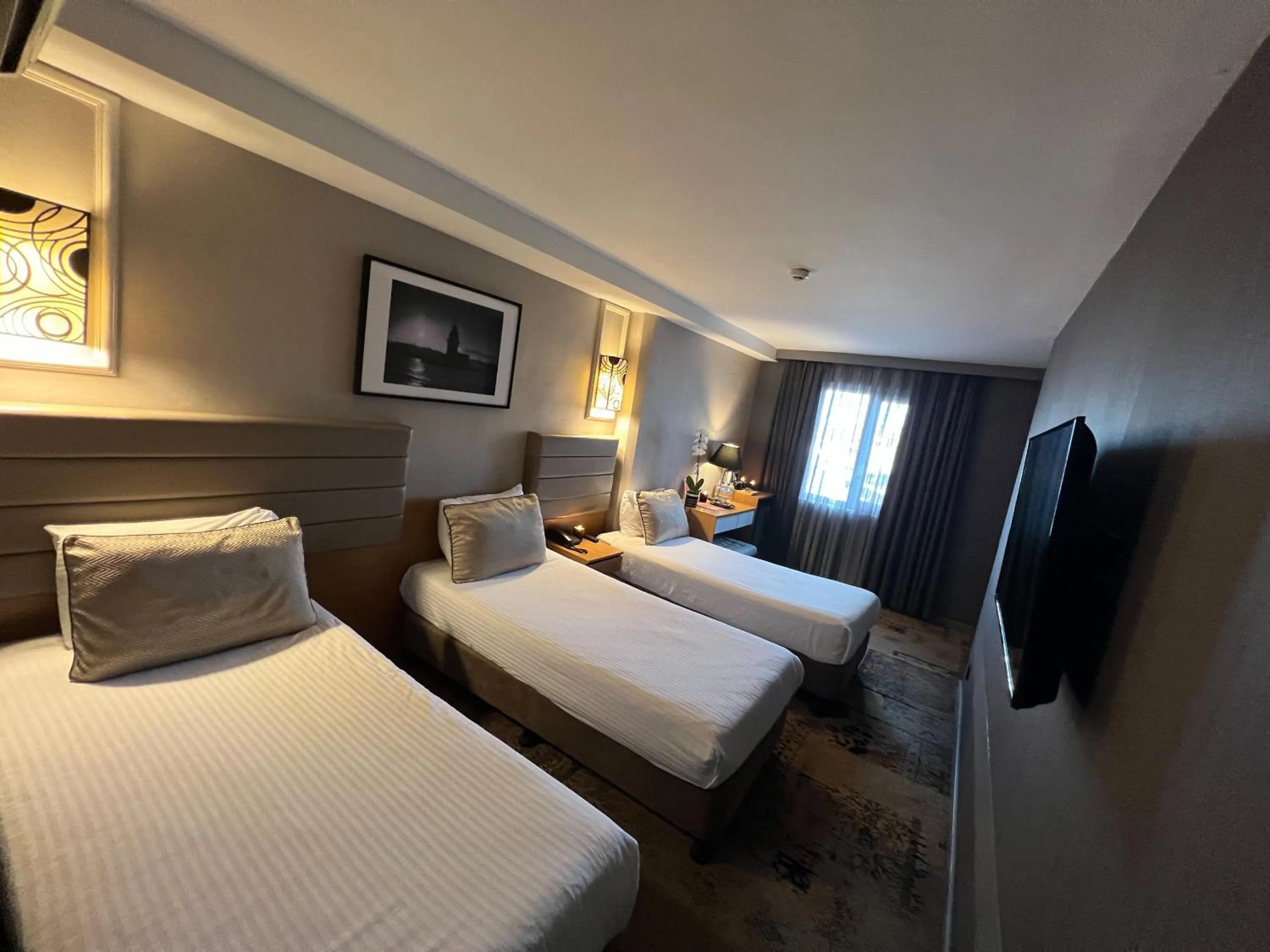 Photo of the whole room, Bed in All Seasons Hotel