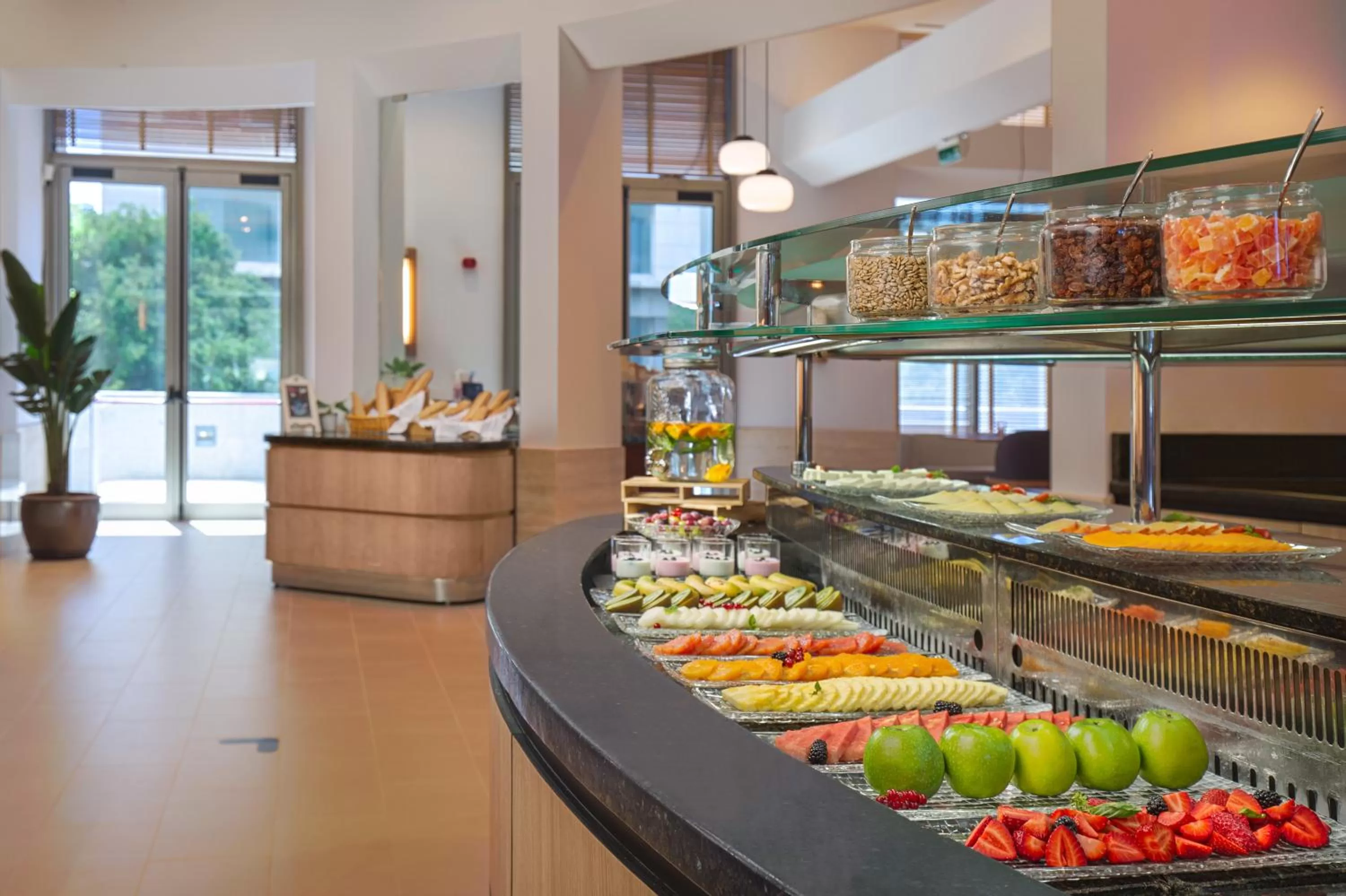 Restaurant/places to eat in Melia Valencia