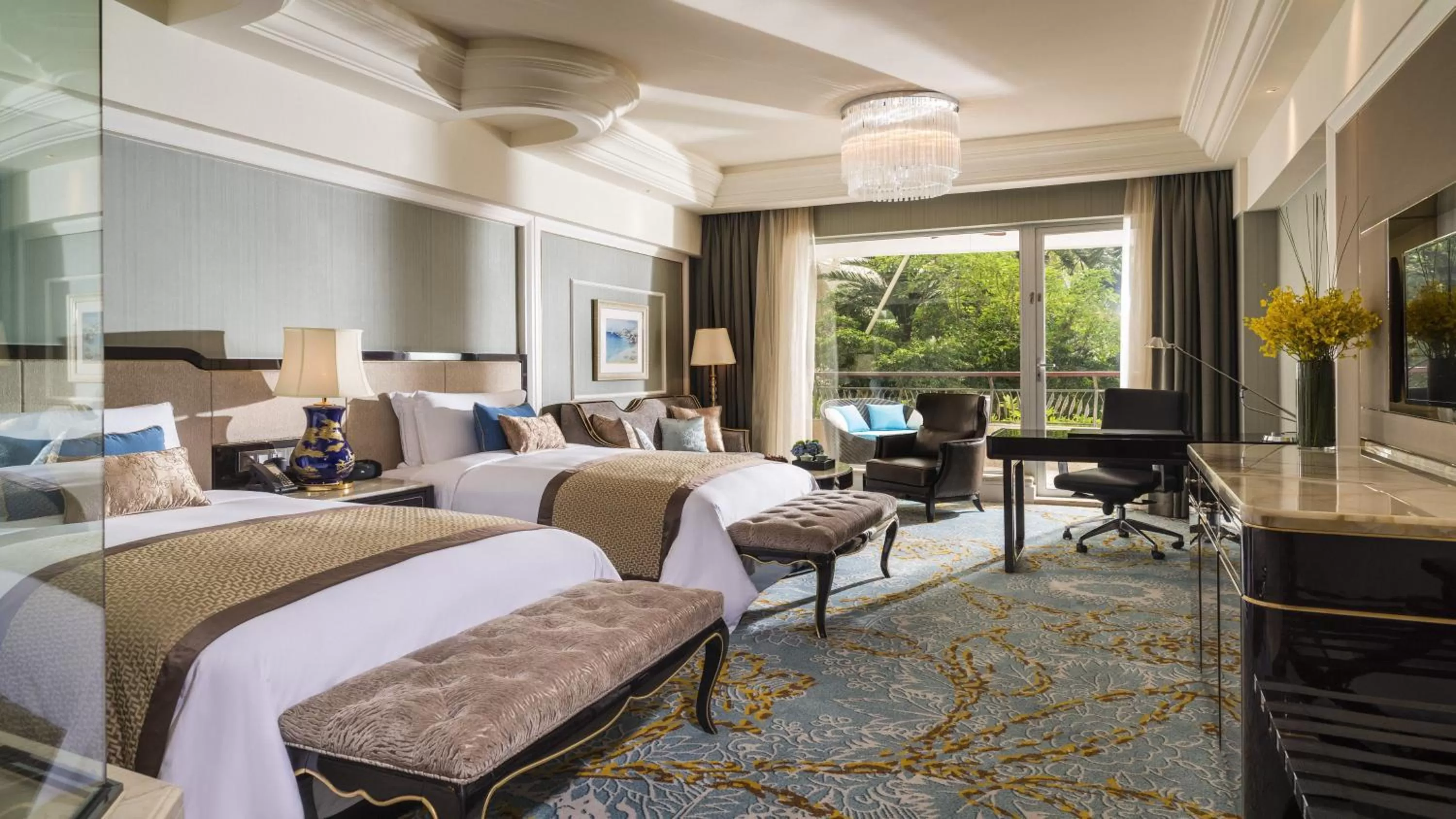 Photo of the whole room, Bed in InterContinental Chengdu Global Center by IHG