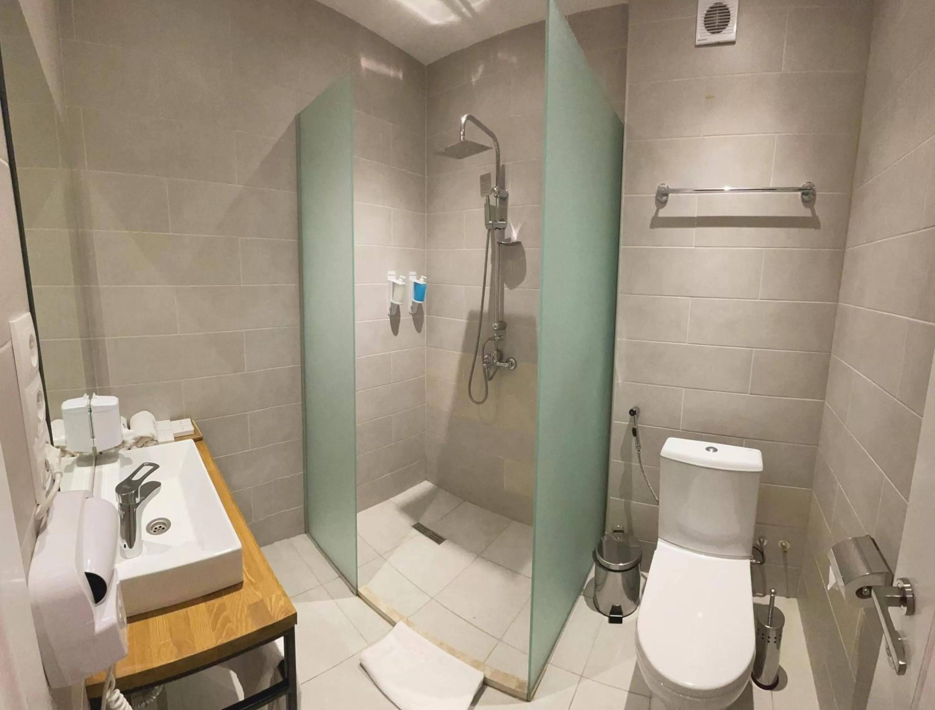 Shower, Bathroom in Bricks Hotel