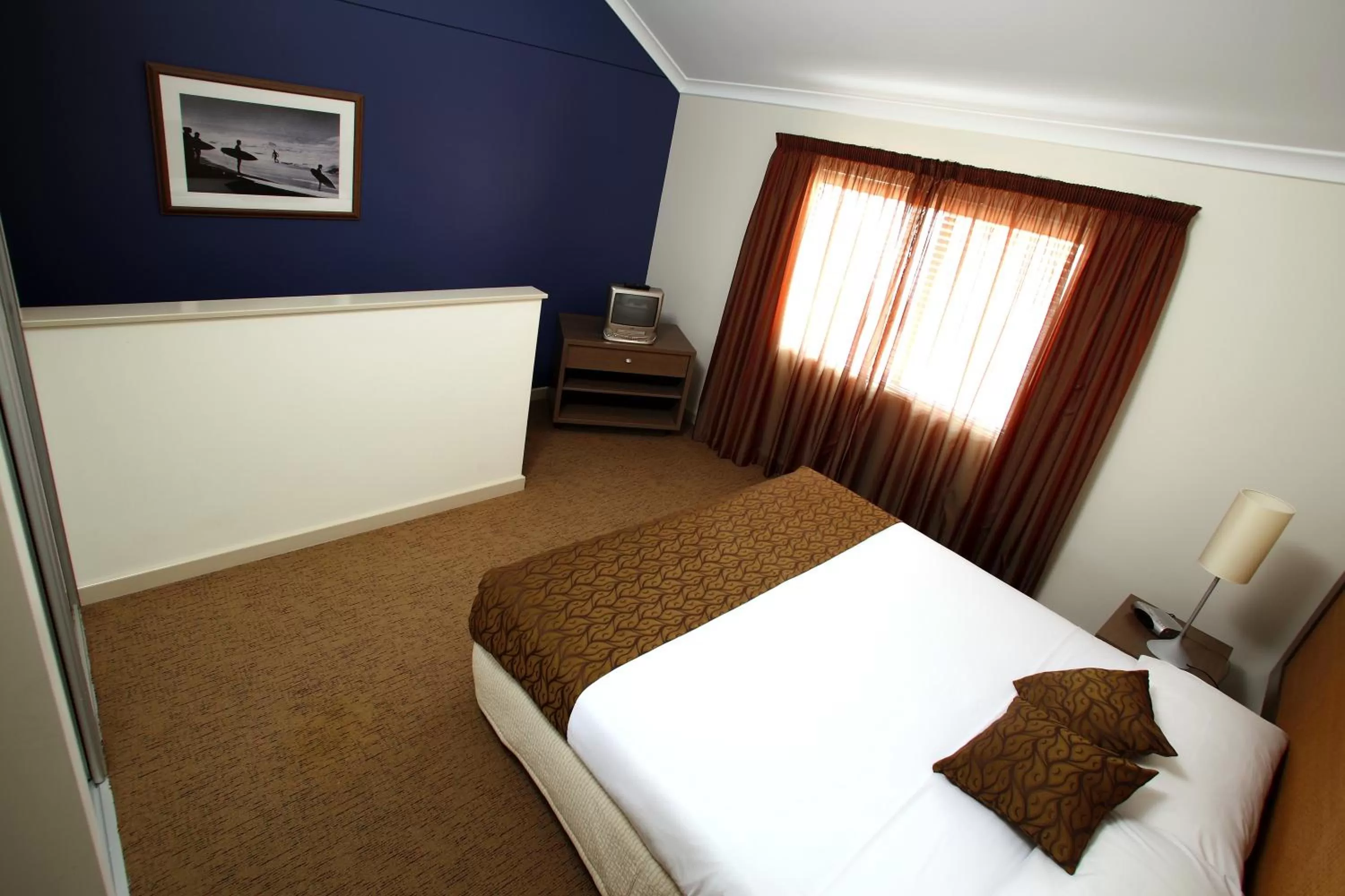 Bedroom, Bed in Mantra Geraldton