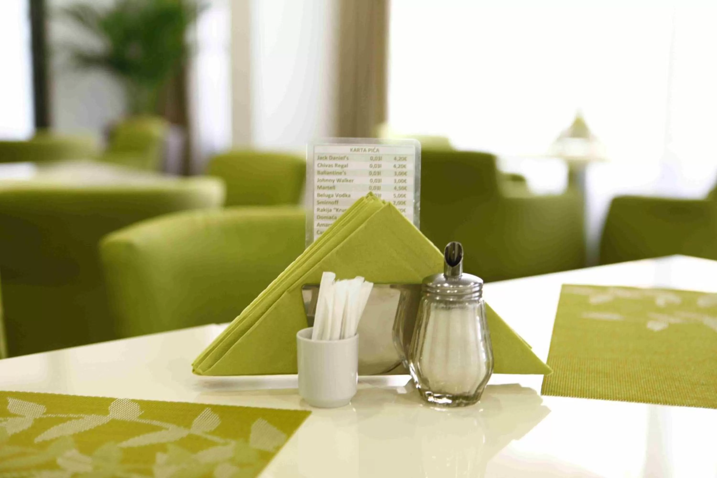 Restaurant/places to eat in Arka