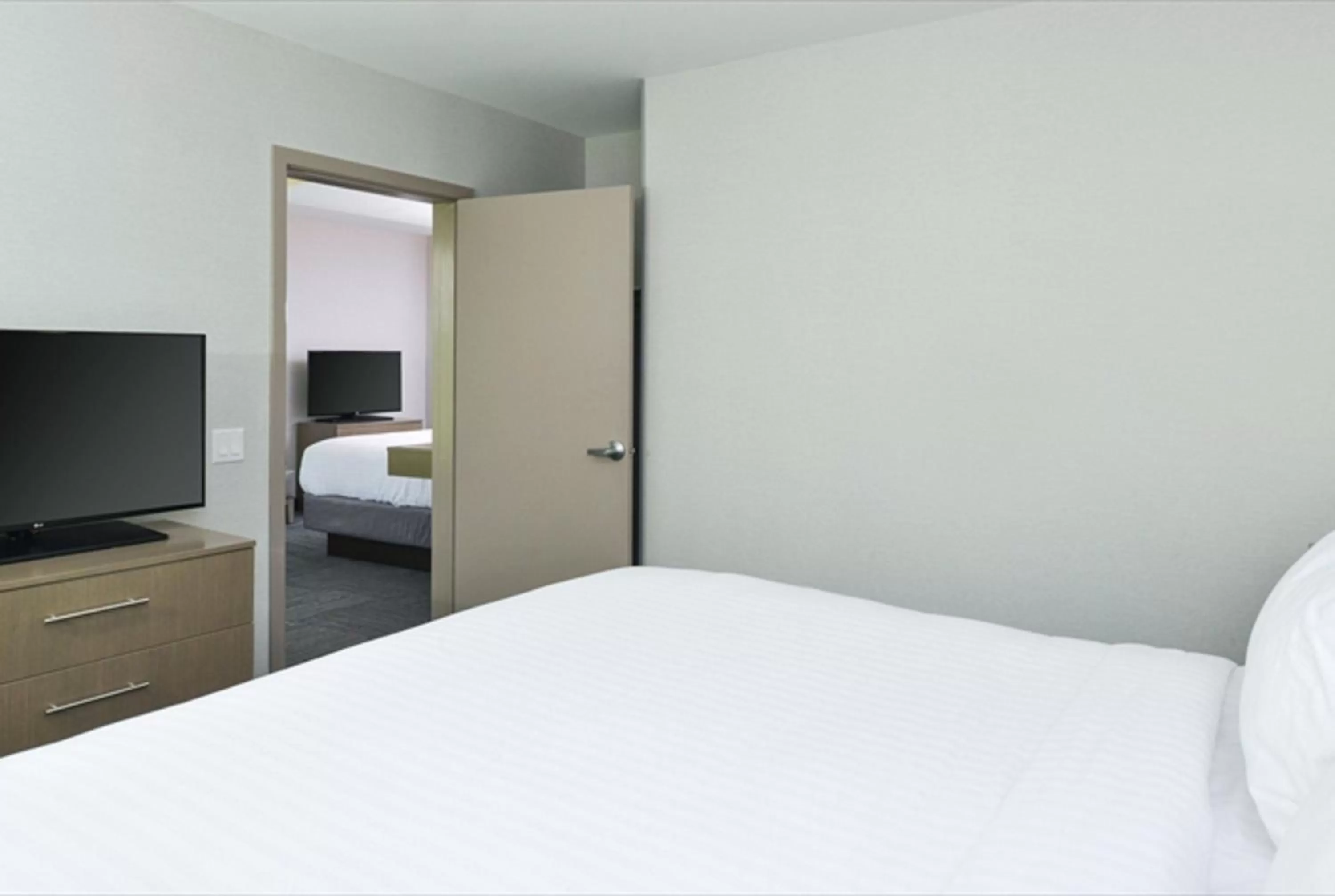 Photo of the whole room, Bed in Holiday Inn Express & Suites Shippensburg by IHG