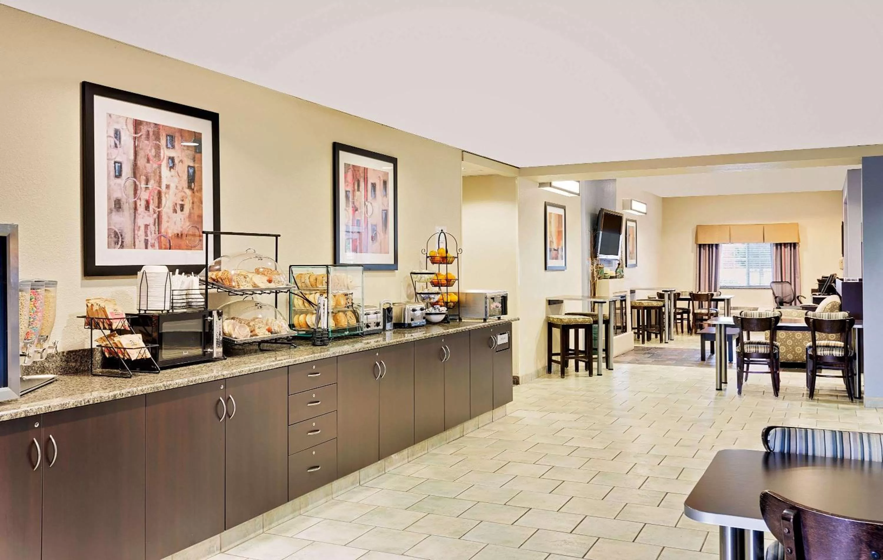 Restaurant/places to eat in Microtel Inn and Suites by Wyndham - Geneva