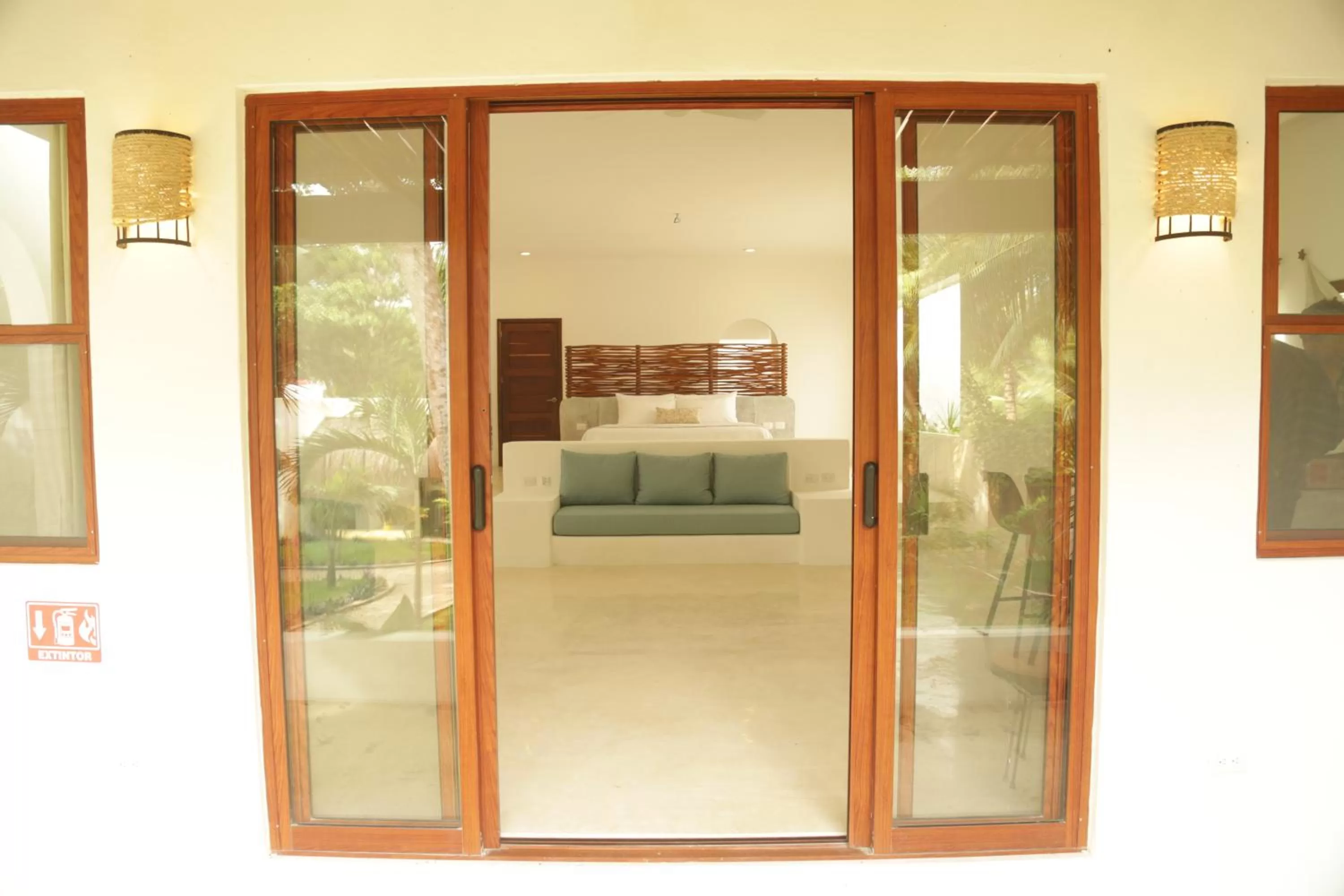 Photo of the whole room in Mi Kasa Tu Kasa Bacalar