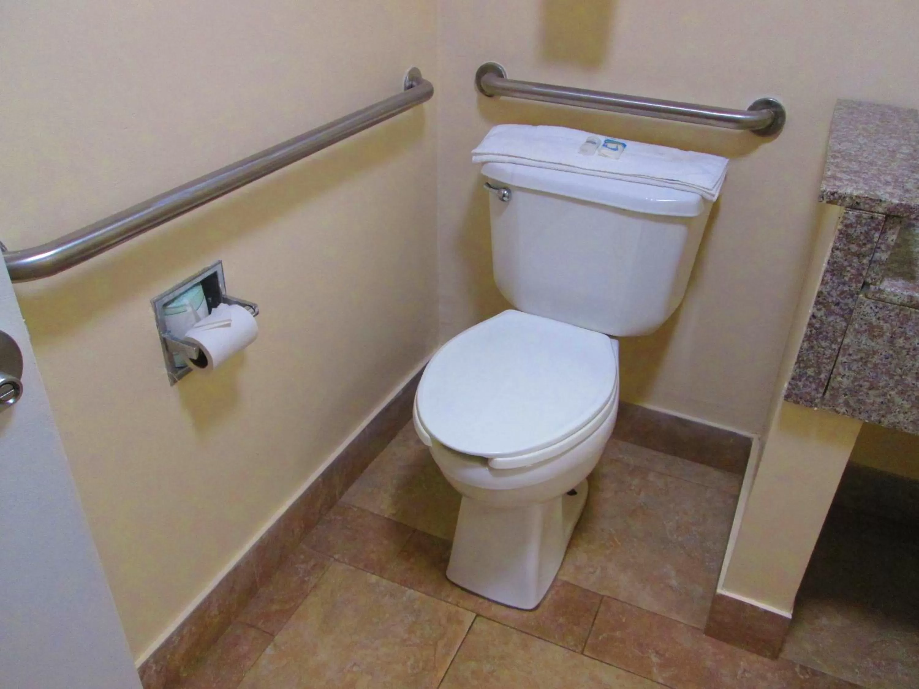 Toilet in Regency Inn Near Boardwalk & Hurlburt Field