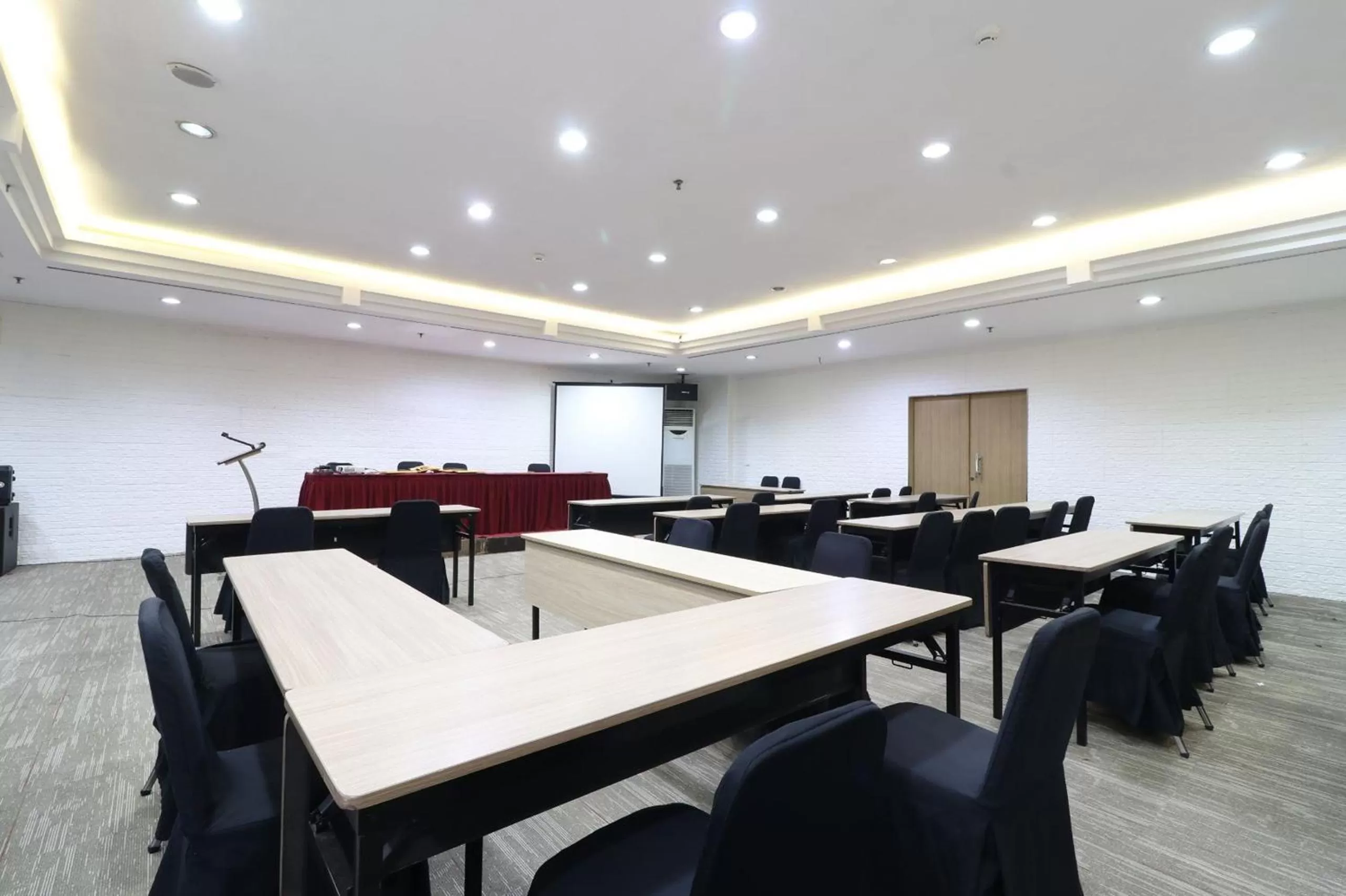 Business facilities in Tamarin Hotel Jakarta manage by Vib Hospitality Management