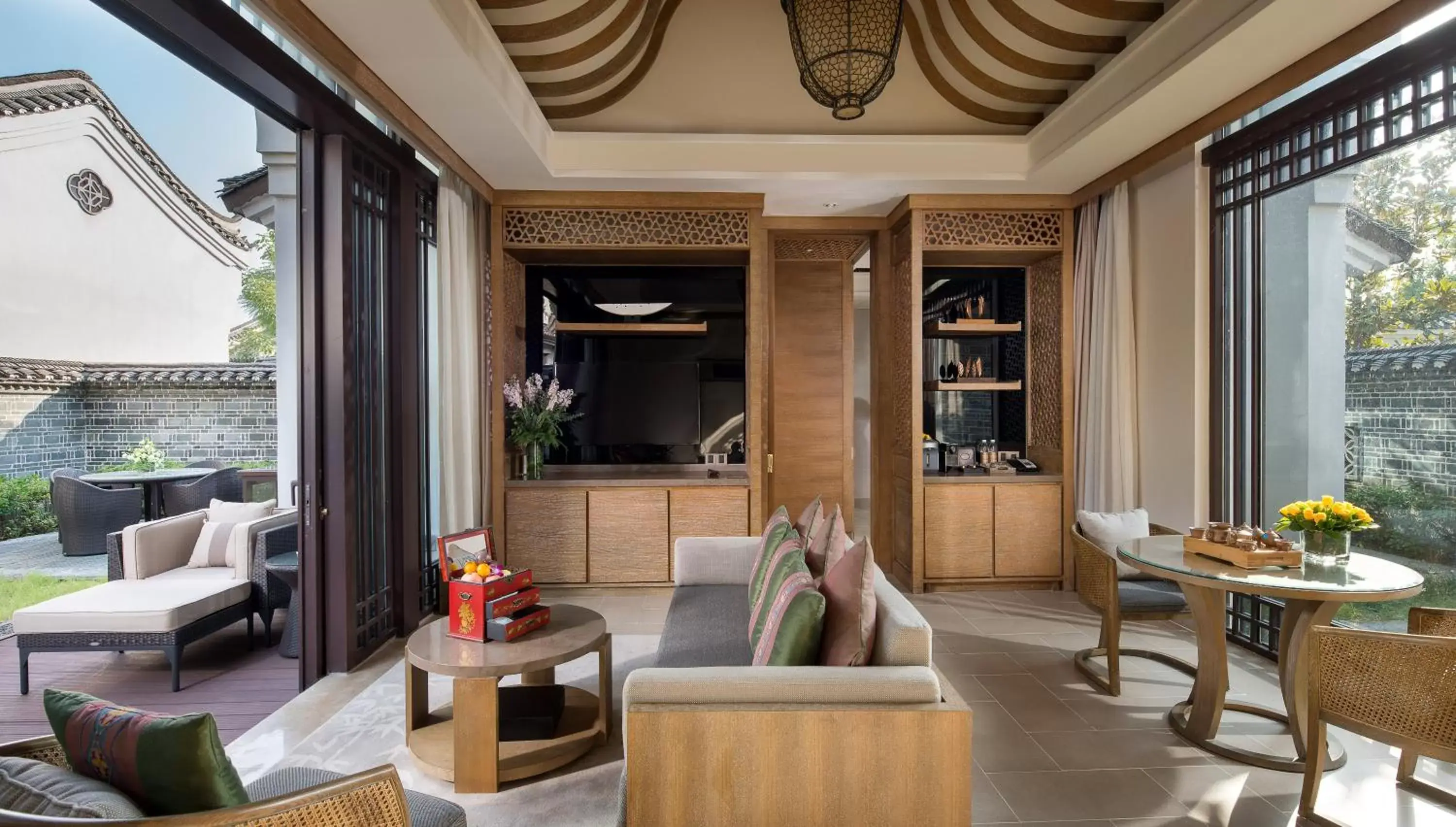 Imperial Retreat Villa in Banyan Tree Yangshuo Imperial Retreat Villa in Banyan Tree Yangshuo