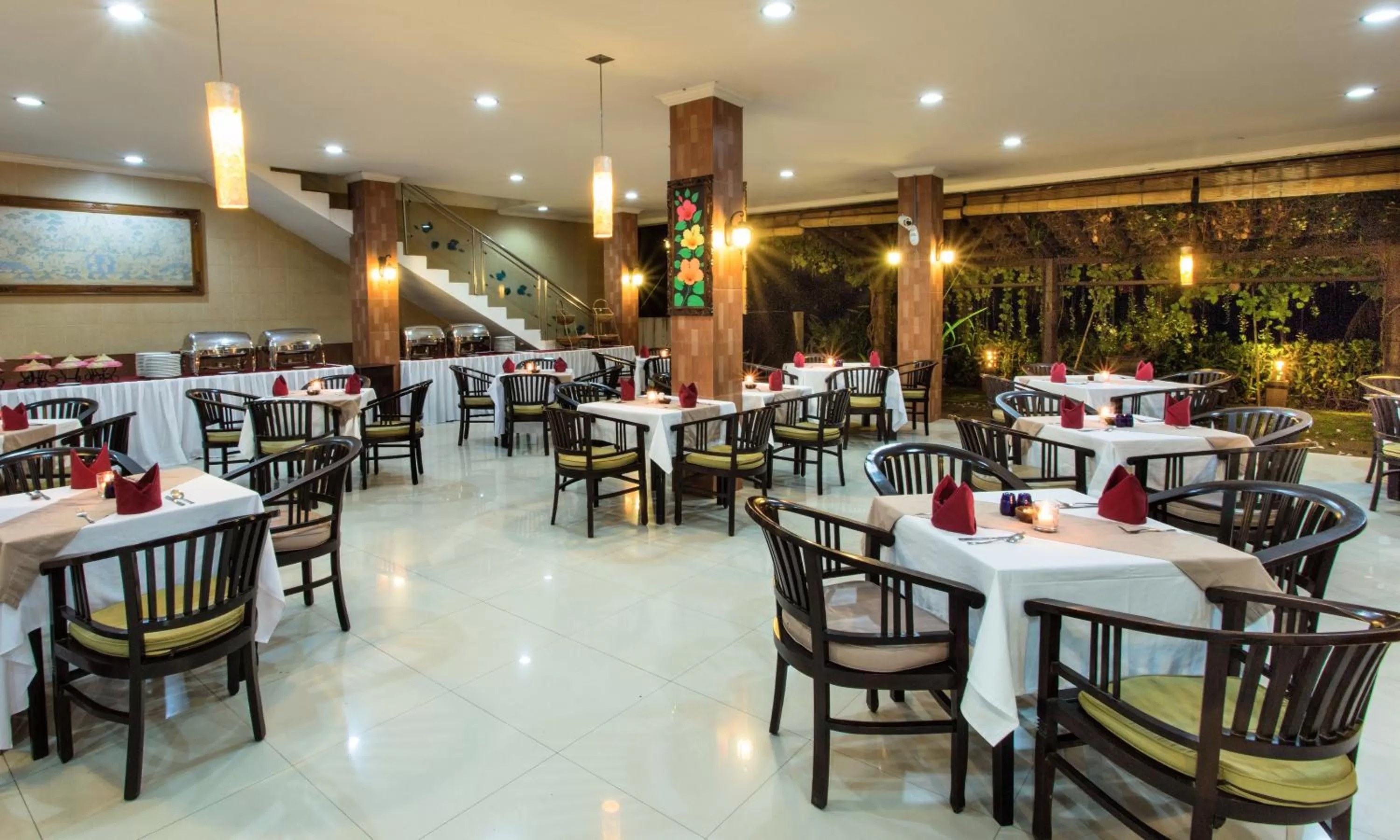 Restaurant/places to eat in Puri Saron Hotel Baruna Beach Lovina