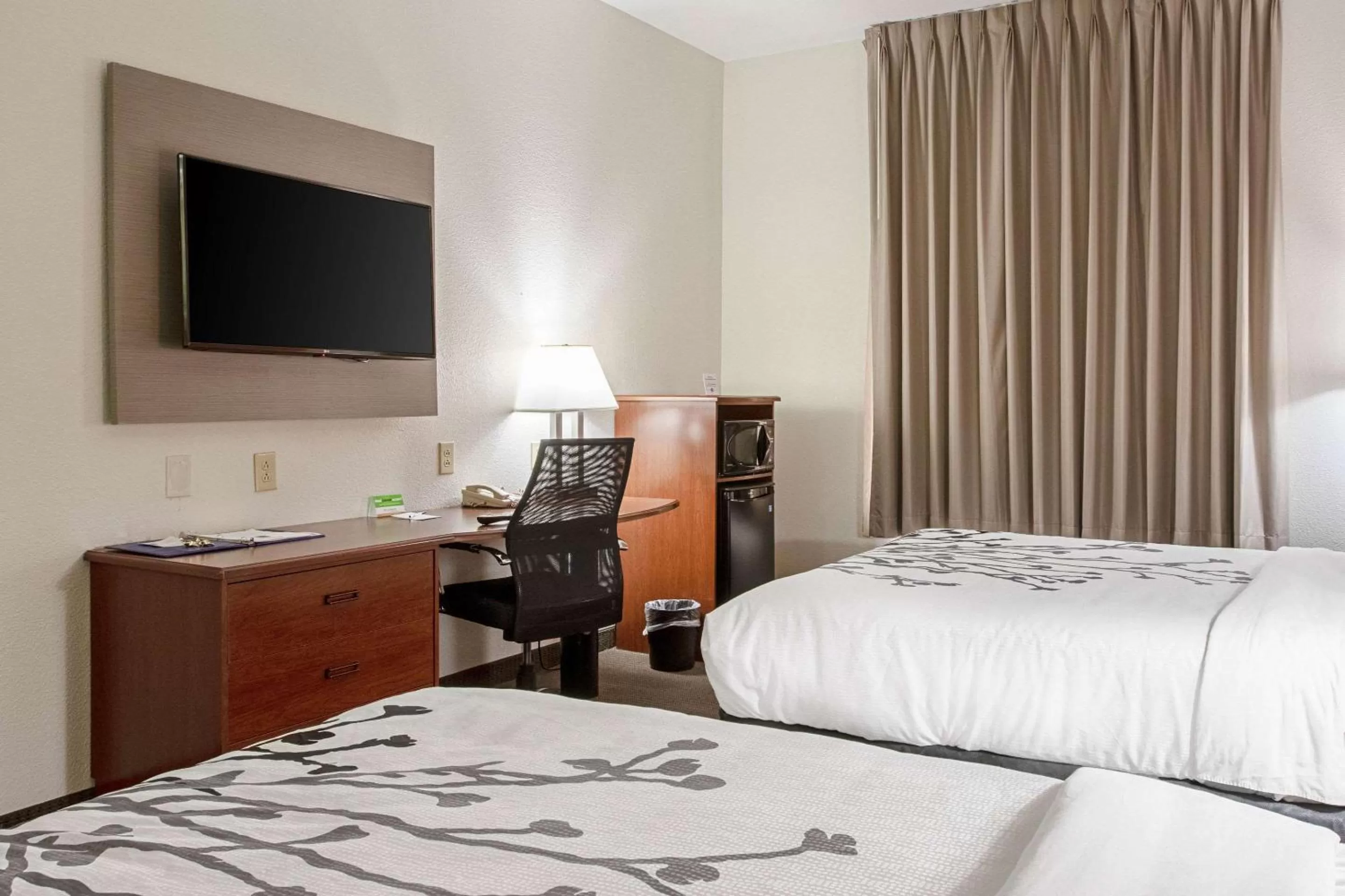 Photo of the whole room, Bed in Sleep Inn & Suites Hobbs