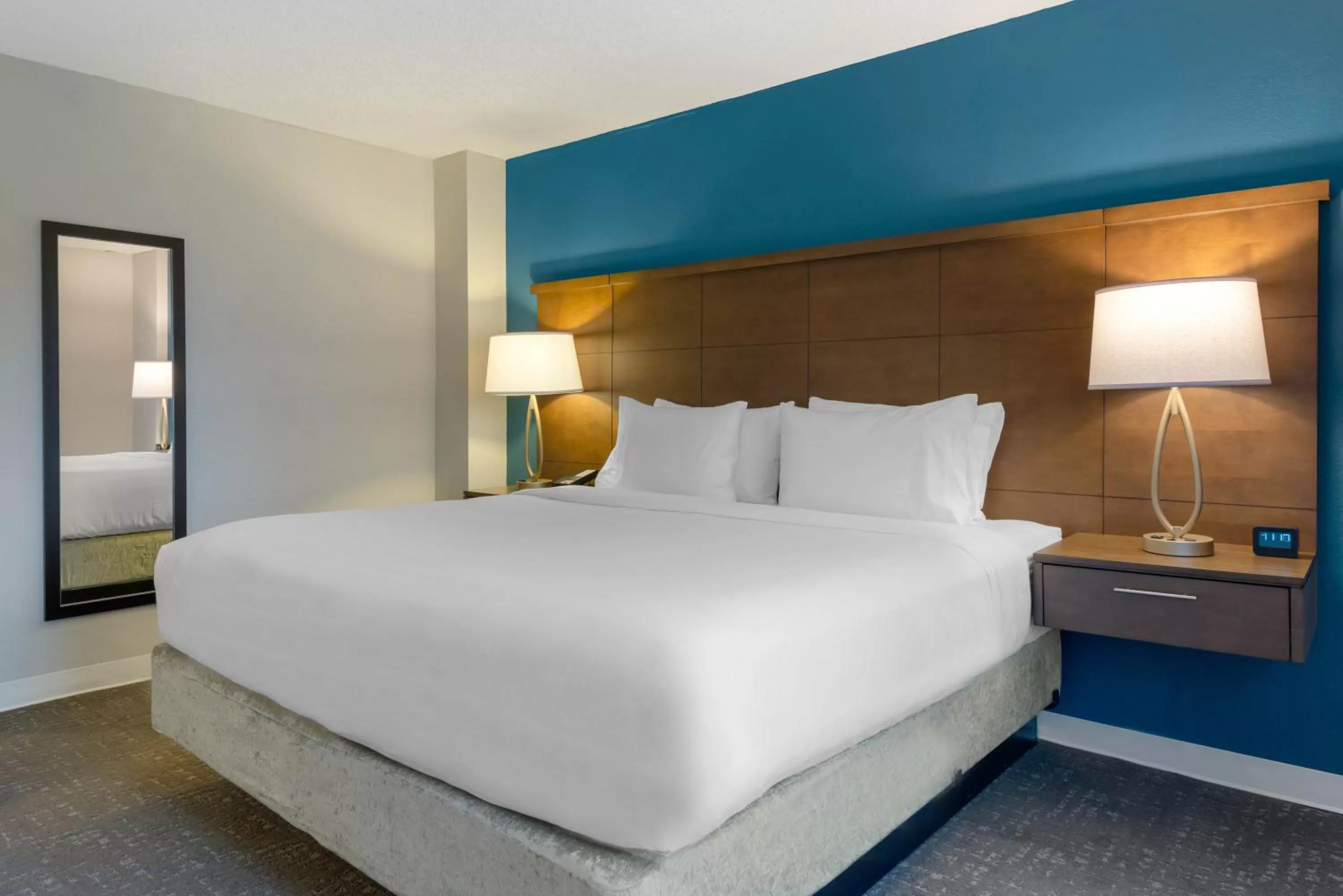 Bed in Staybridge Suites Orlando Royale Parc Suites by IHG