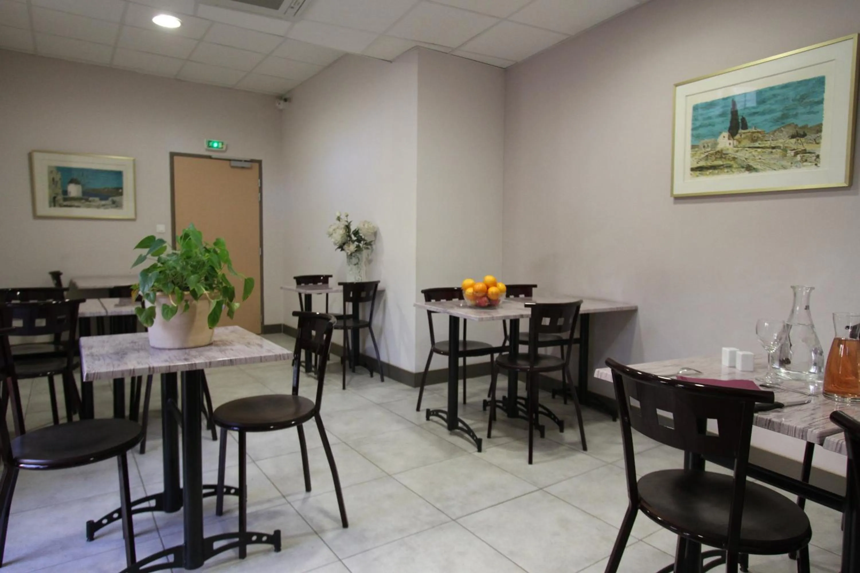 Restaurant/places to eat in Le Provençal