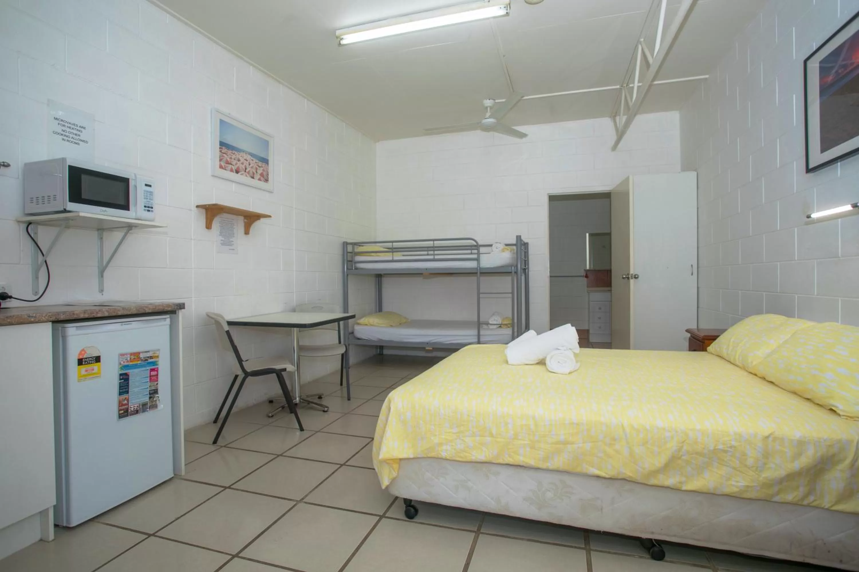 Photo of the whole room, Bed in Bundaberg Park Village