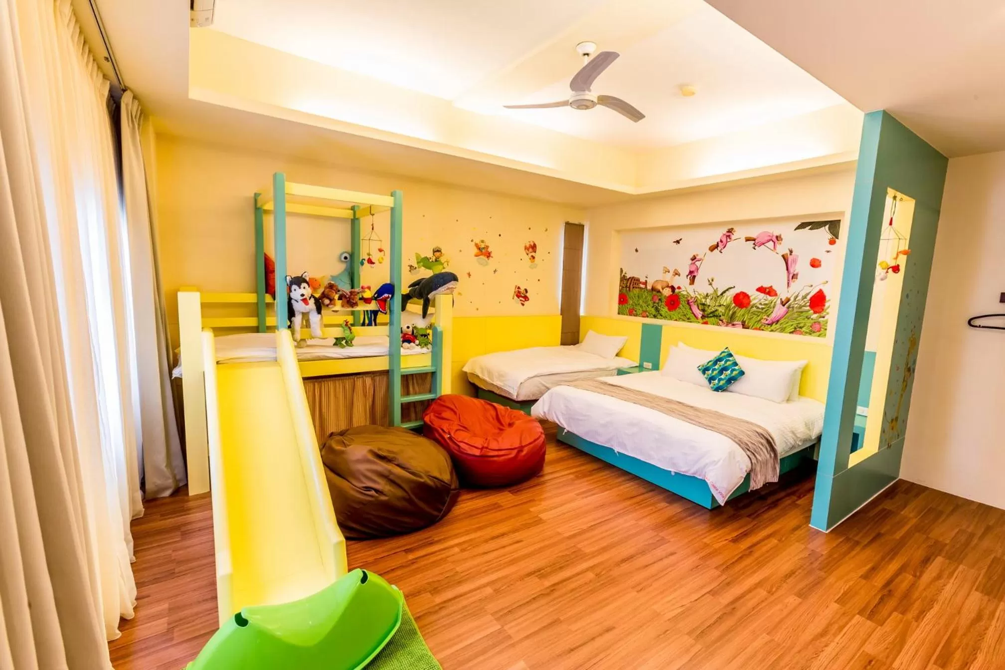 cot, Bed in Beachcastle & Sea View Villa