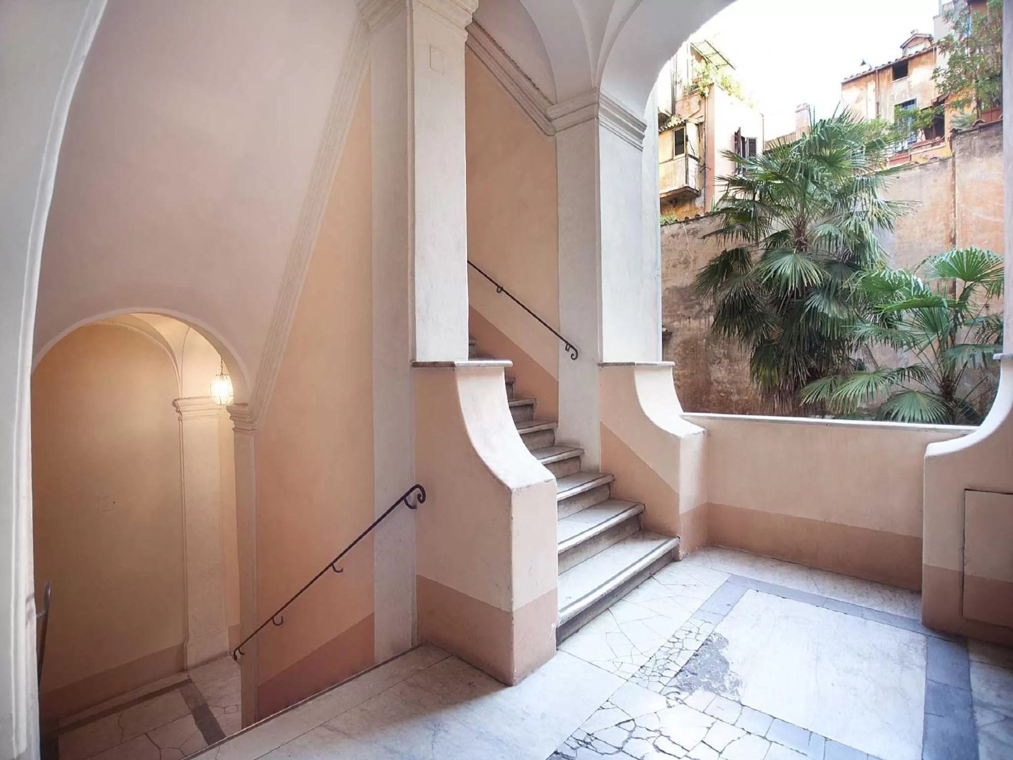 Facade/entrance in Pantheon Inn