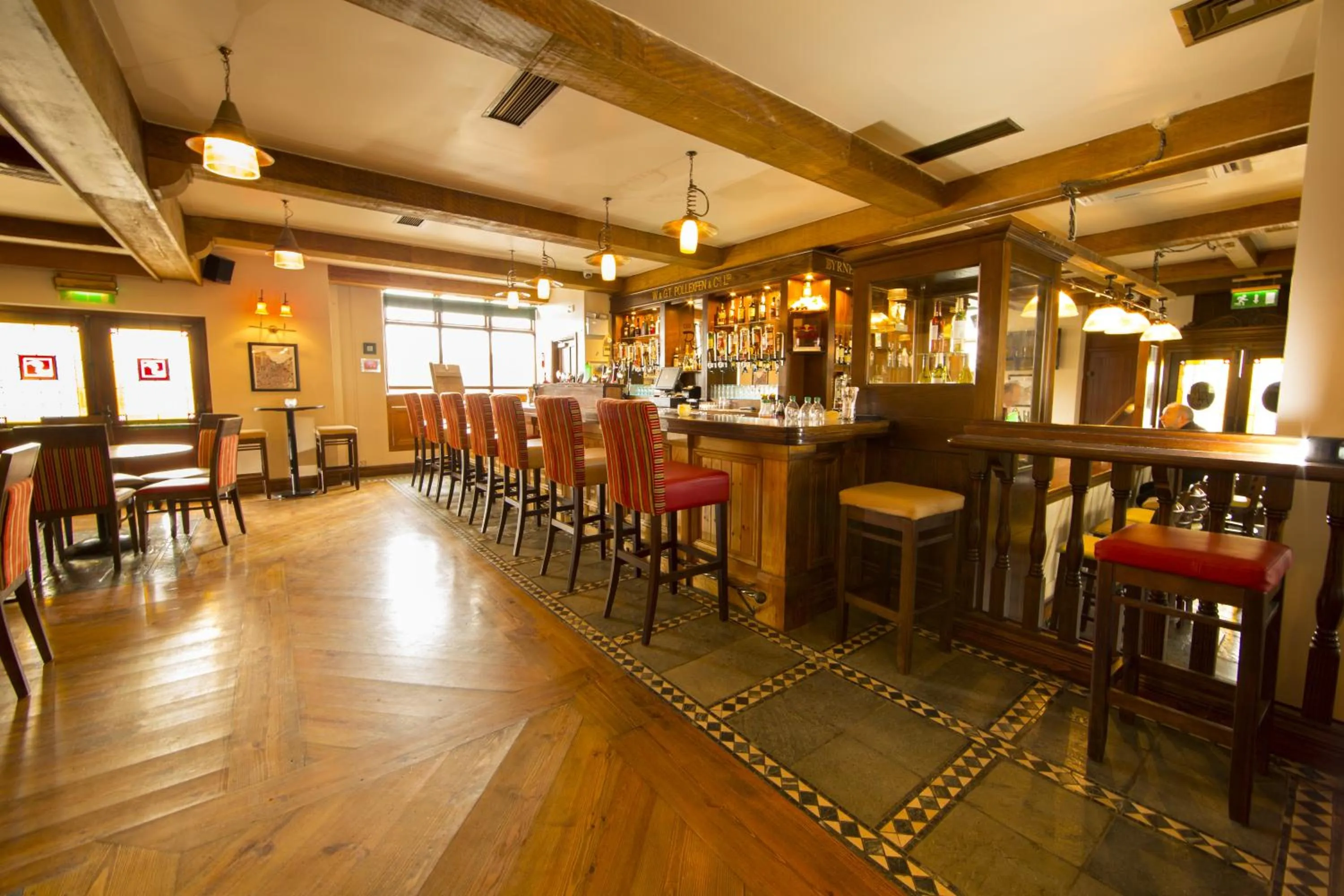 Lounge or bar in Riverside Hotel