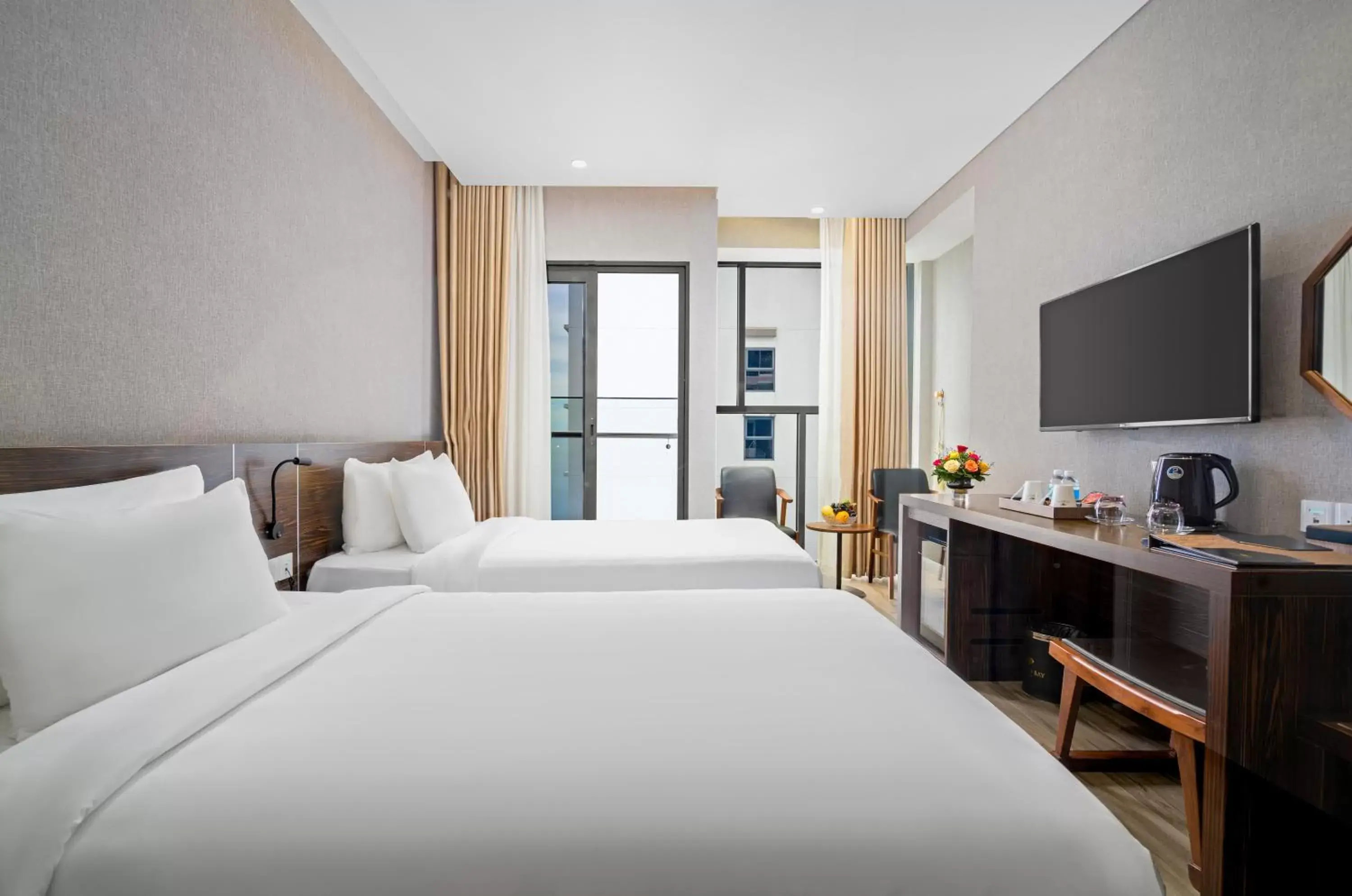 Executive Twin Partial SeaView With Balcony in Emerald Bay Hotel & Spa Nha Trang Executive Twin Partial SeaView With Balcony in Emerald Bay Hotel & Spa Nha Trang