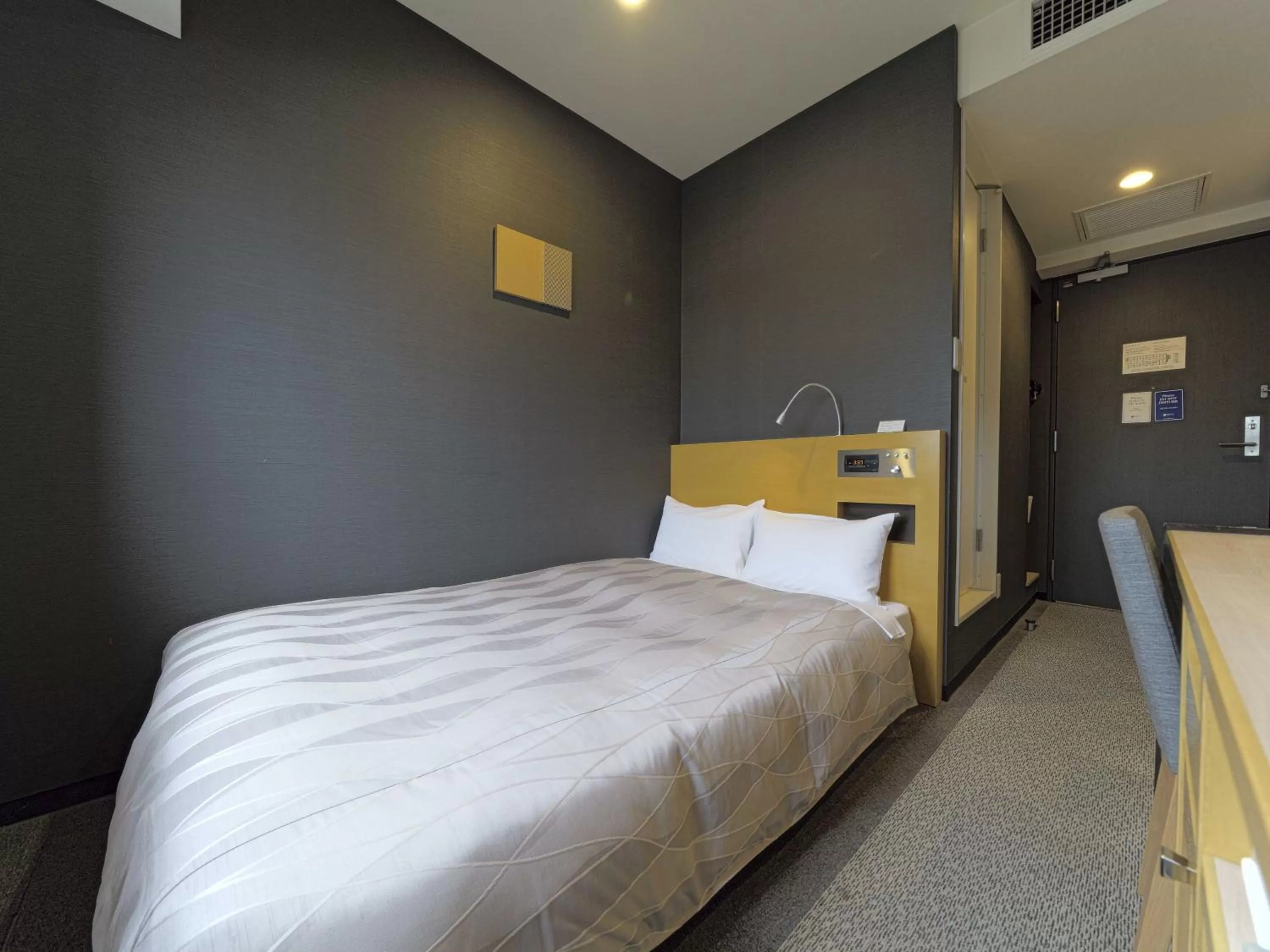 Bed in Meitetsu Inn Chita Handa Ekimae