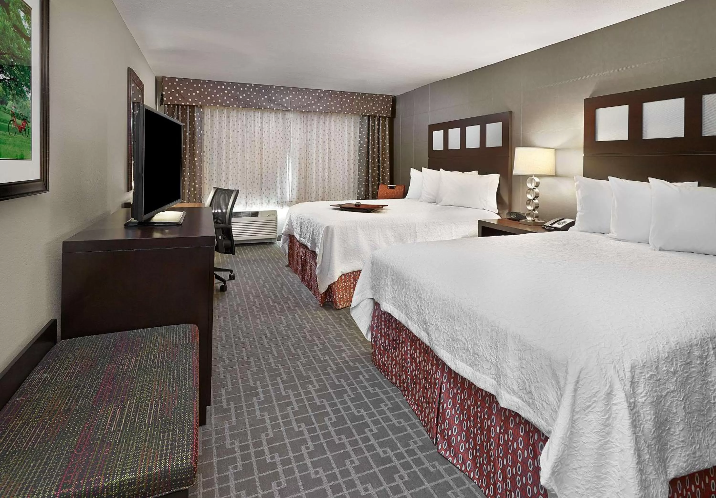 Bed in Hampton Inn by Hilton Calgary Airport North