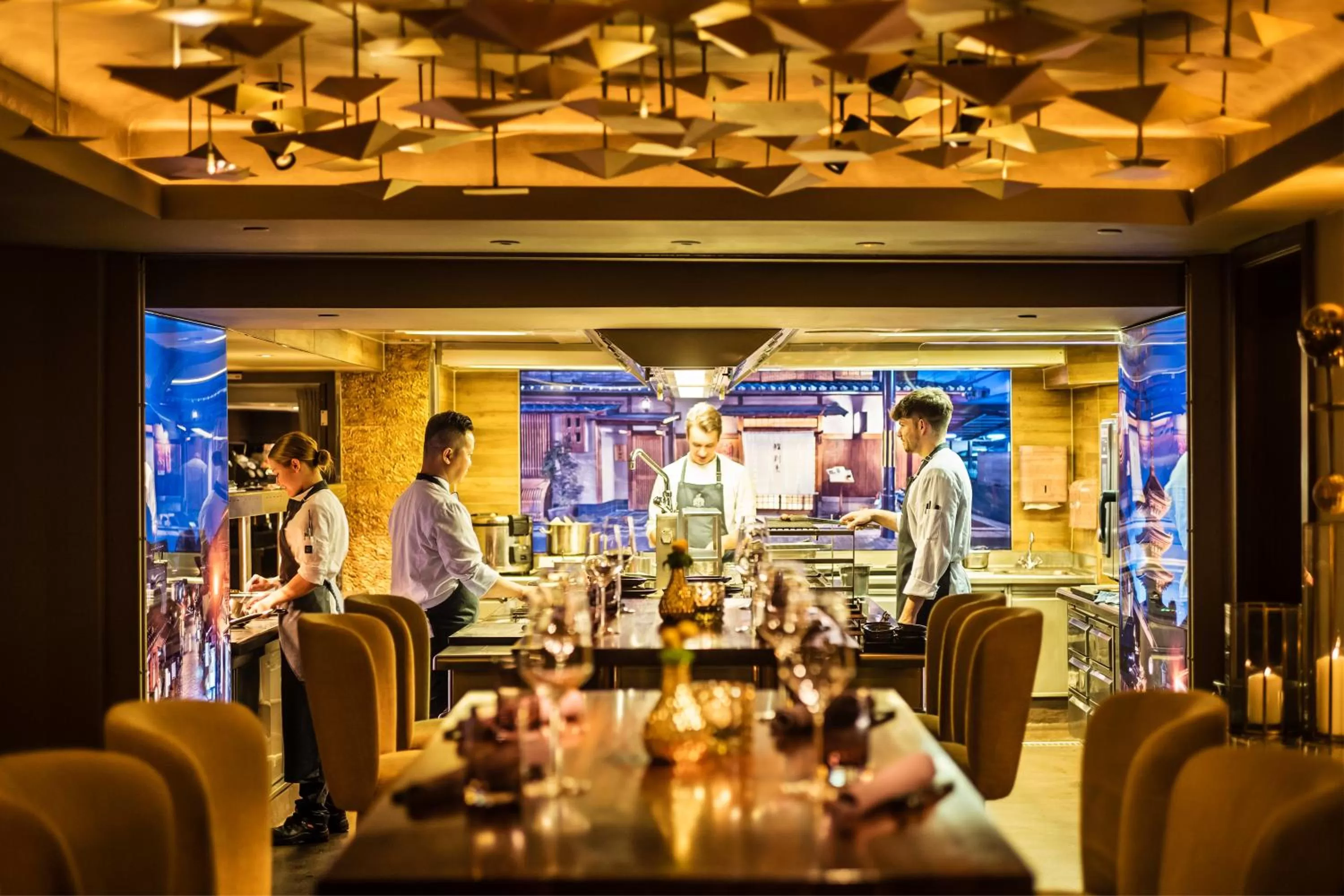 Restaurant/places to eat in Fairmont Hotel Vier Jahreszeiten