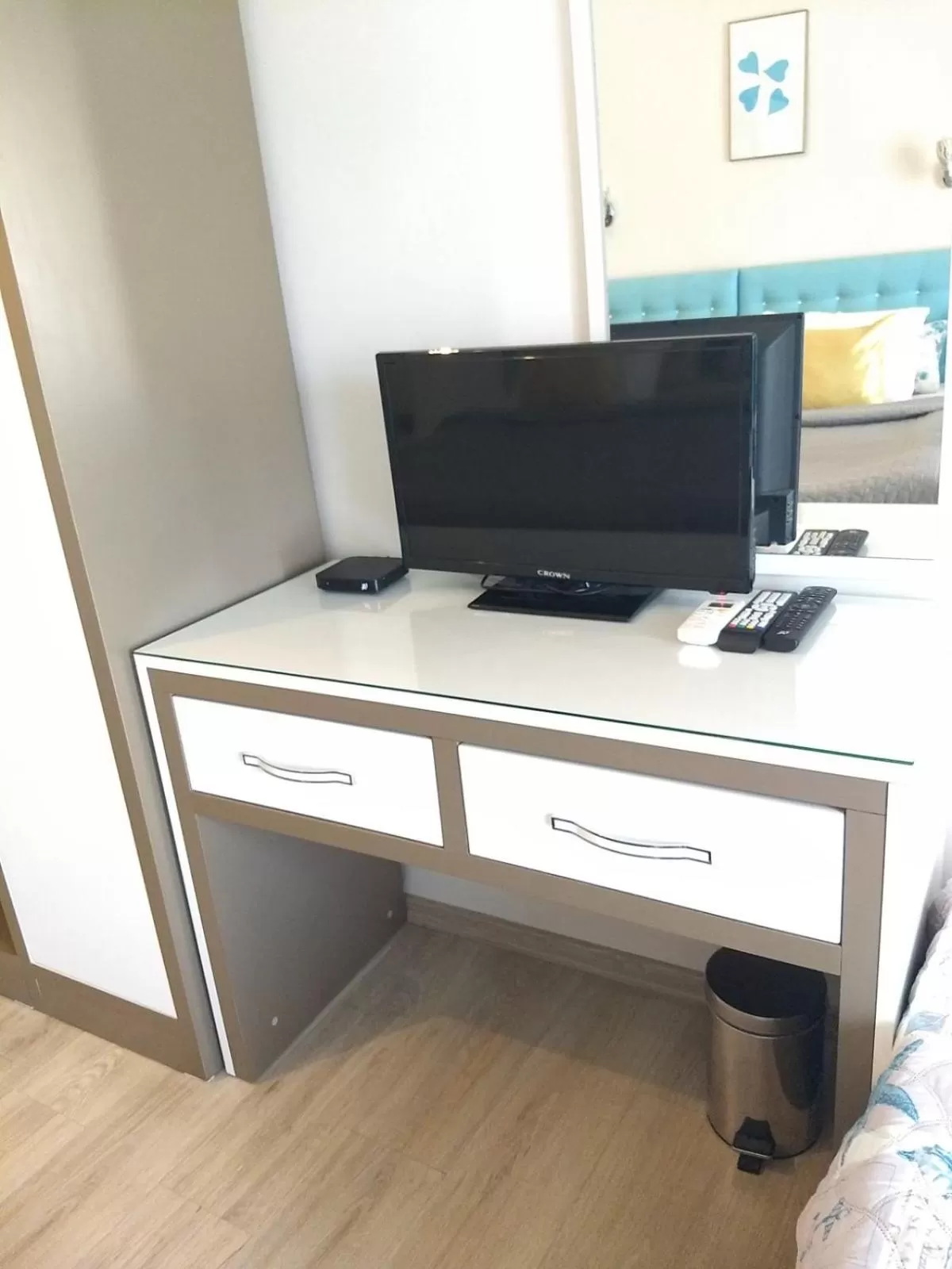 TV and multimedia, TV/Entertainment Center in White Rose Family Guest House