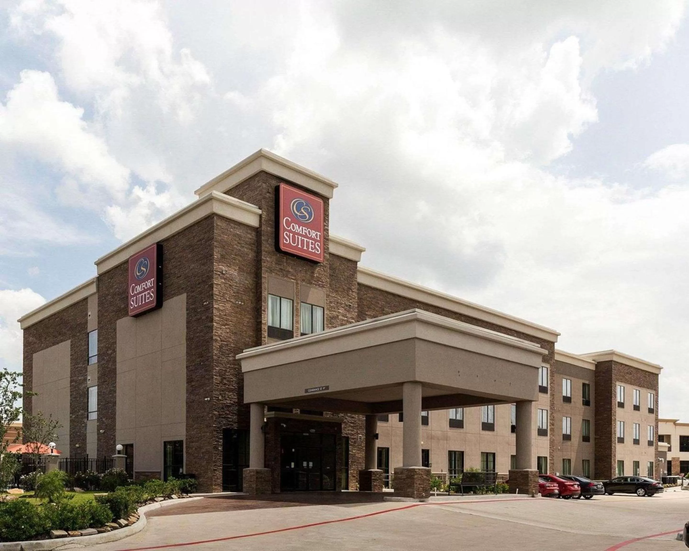 Property building in Comfort Suites near Westchase on Beltway 8