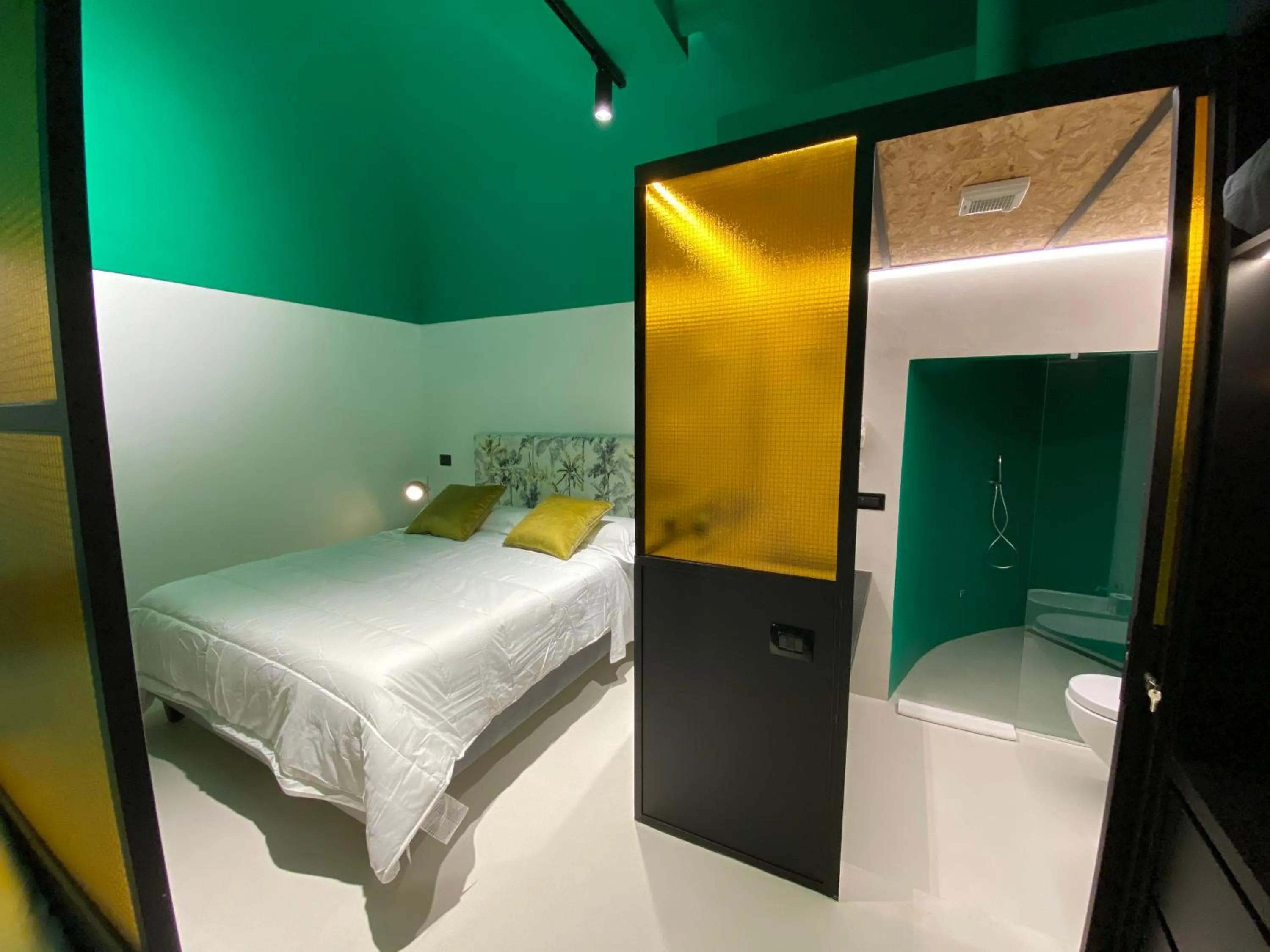 Bathroom, Bed in Casa Pacifico Napoli