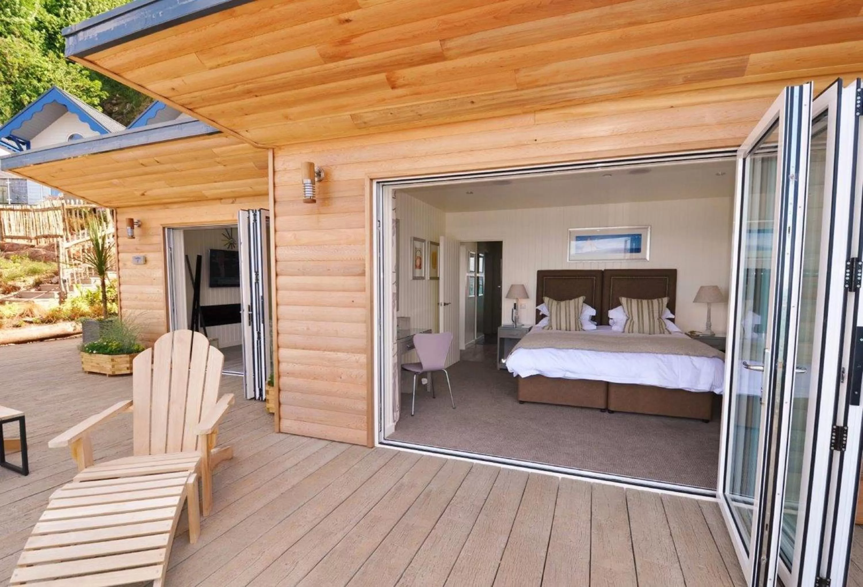 Facade/entrance, Bed in Cary Arms & Spa