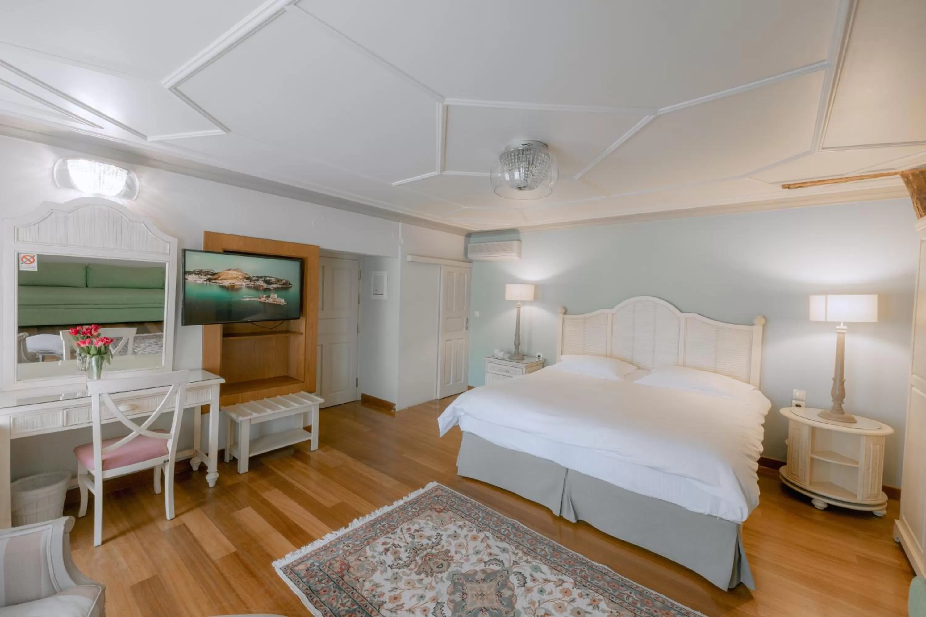 TV and multimedia, Bed in Kastello Hotel